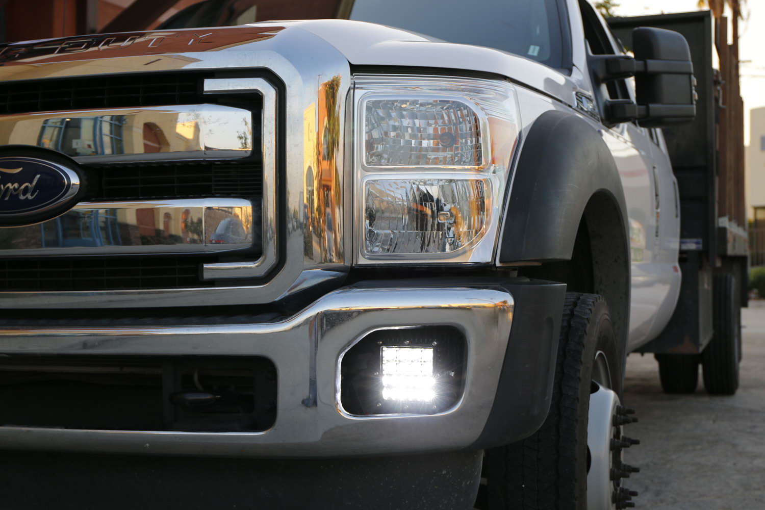100W Hybrid Beam LED Pods with Fog Light Bracket & Wiring Kit - Compatible with 2011-2016 Ford F250 F350 Super Duty - Off-Road, Fog Lights, Night Driving, Work Trucks