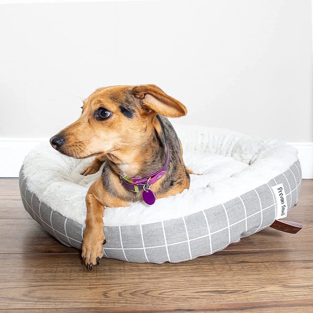 Cozy Donut Dog Bed - Warm Plush Circular Pet Bed for Cats & Dogs, 63cm Diameter Grey Round Bed - Perfect for Indoor Lounging & Cuddling