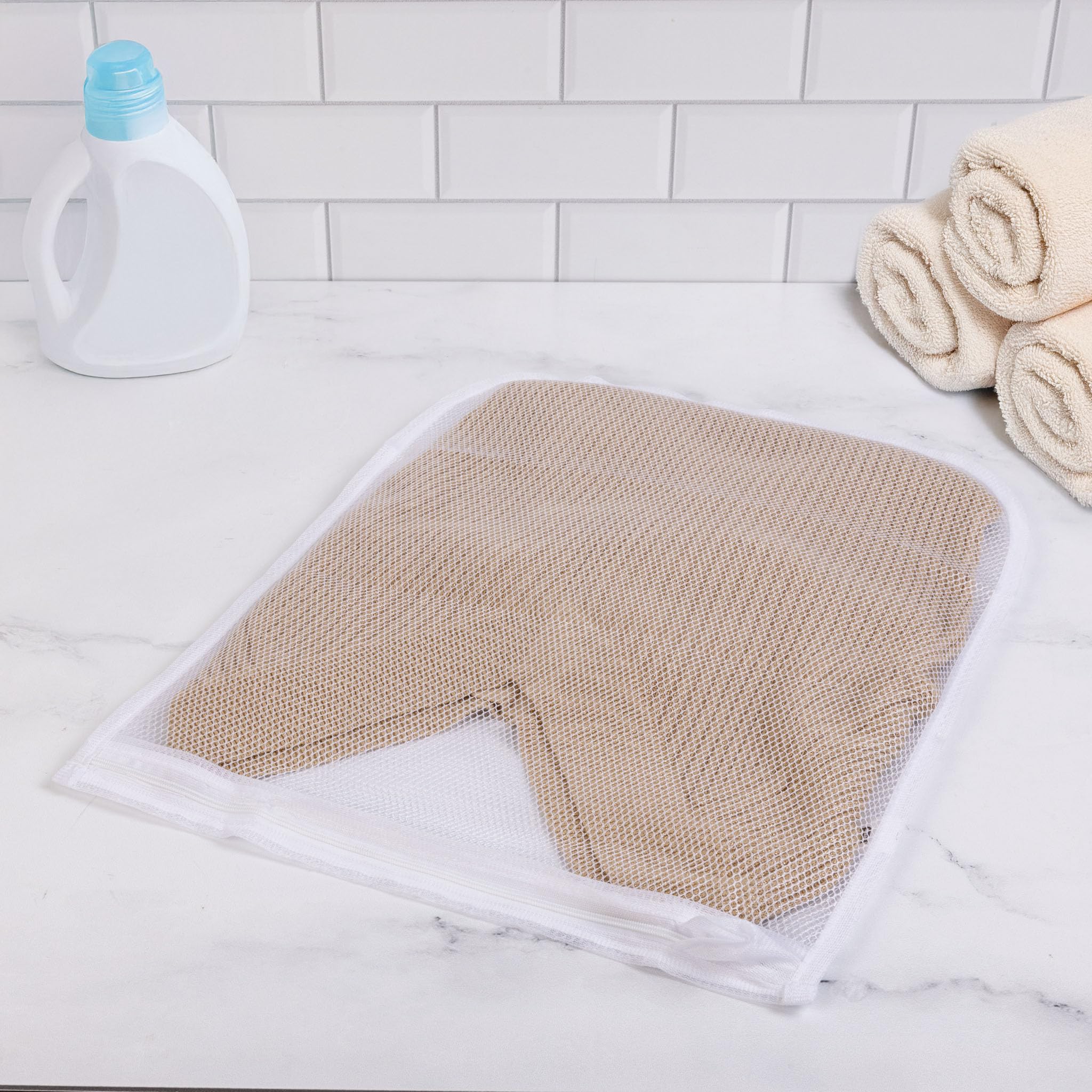 PRO MART INDUSTRIES Sweater Wash Bag with Zipper Closure - White Mesh Polyester Laundry Bag for Delicates, Lingerie & Sweaters - Protects Clothes in Washing Machine & Dryer