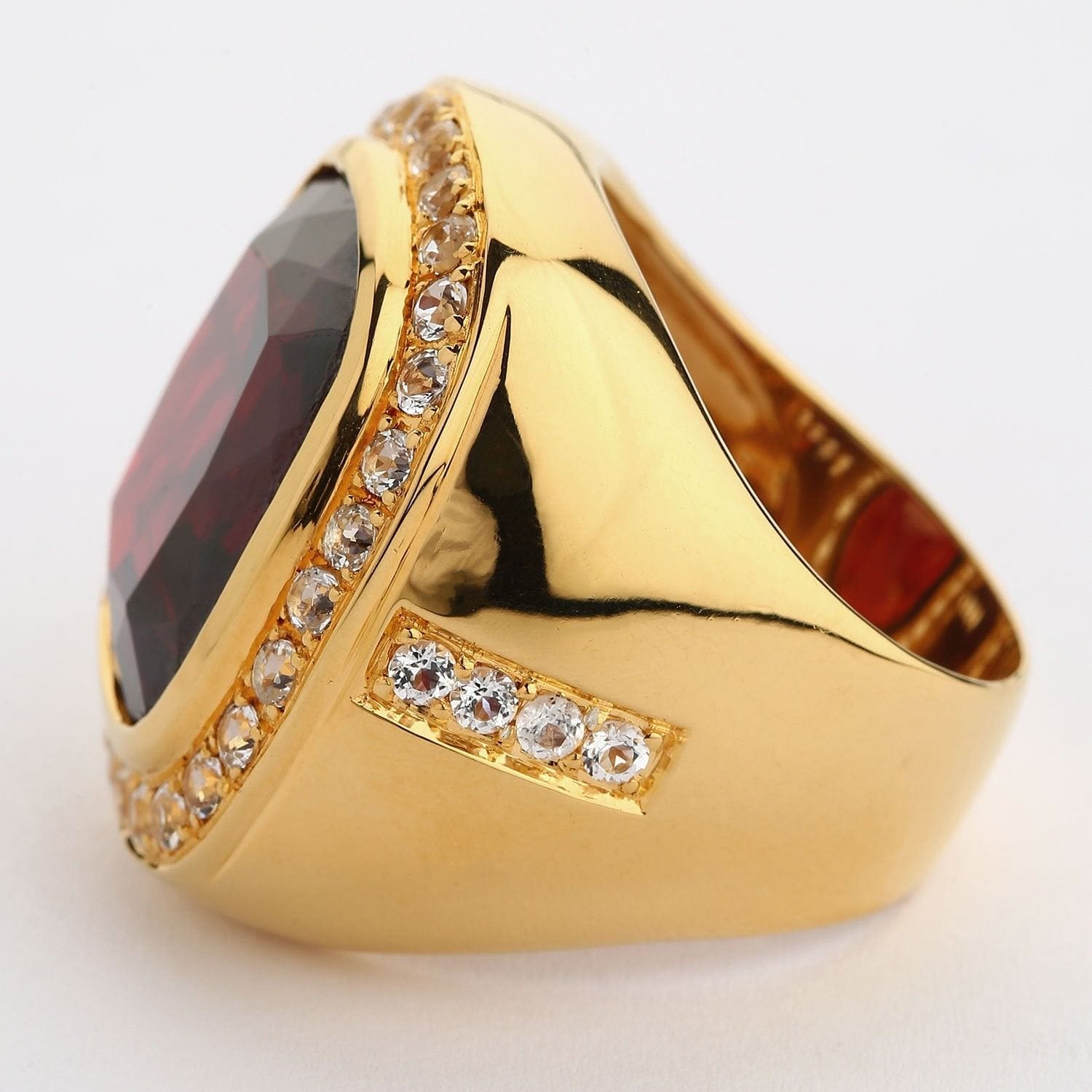Stunning Yellow Gold Men's Garnet Ring - Elegant & Durable Jewelry for Gifts, Weddings & Special Occasions