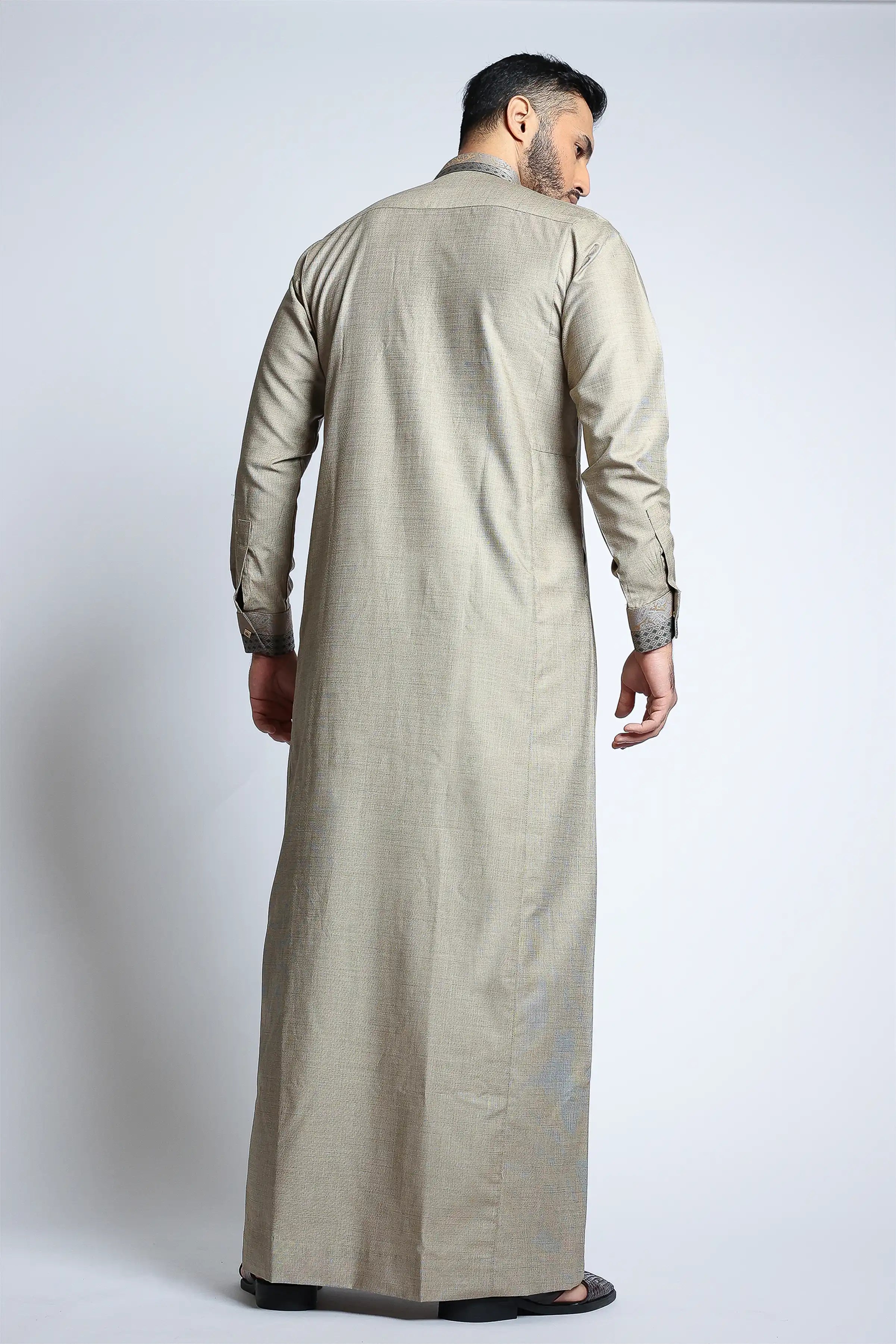 J136 C4 Blanc Thobe - Premium White Thobe for Men | Traditional Islamic Robe for Prayer, Eid & Special Occasions
