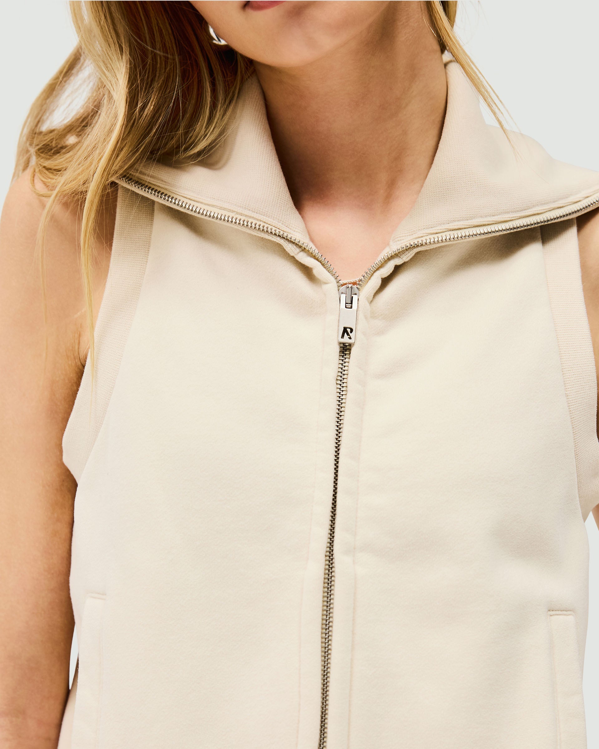 Owners Club Gilet Oat Milk - Stylish and Comfortable Vest for Casual Wear, Outdoor Activities, and Layering in Cool Weather