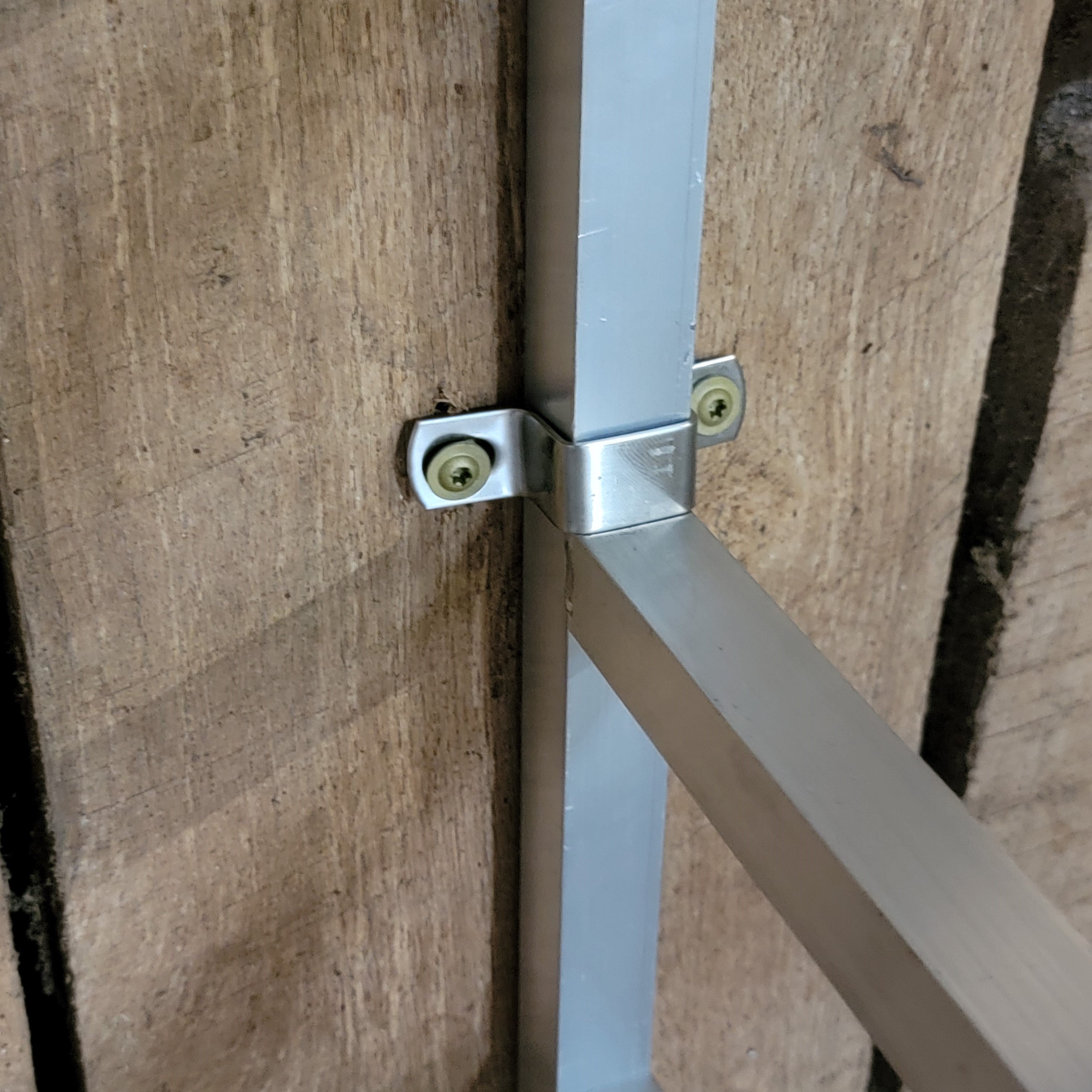 5 Ft x 5 Ft Aluminum Stall Kit - 6 Rail Wall Mounted Horse Stall Panel & Gate - Perfect for Barns, Stables & Indoor Riding Arenas