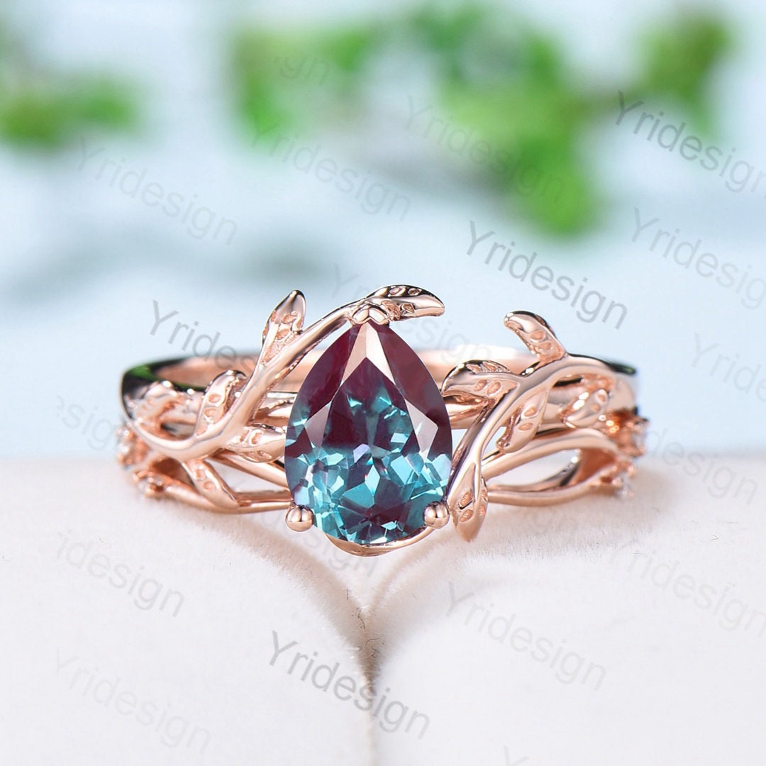Vintage Rose Gold Alexandrite Wedding Ring Set for Women - Pear Shaped June Birthstone Engagement Ring with Leaf Vine Design, Unique Bridal Jewelry for Weddings, Anniversaries & Special Occasions