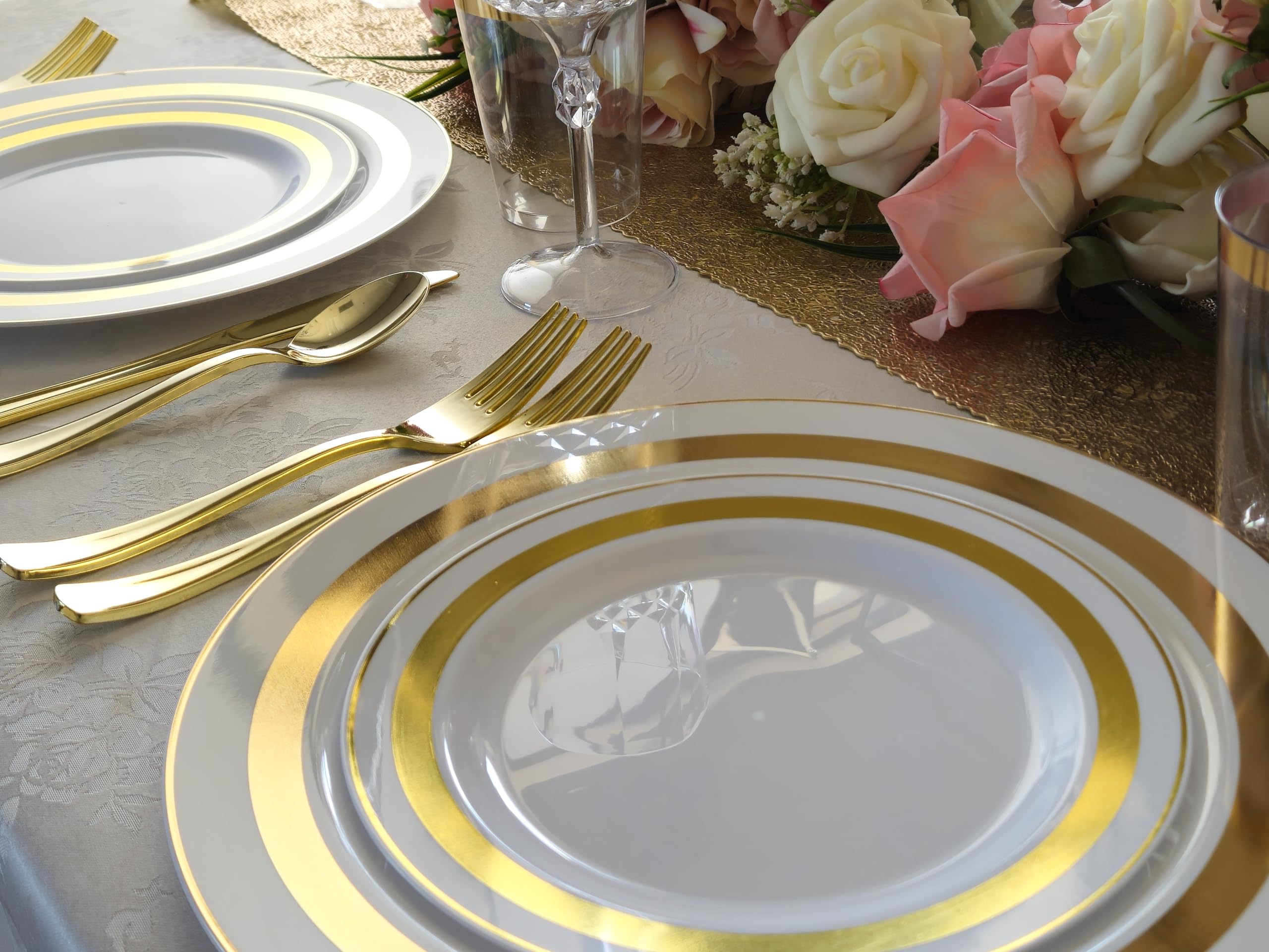 120 Heavyweight Disposable Plastic Plates for Wedding & Party - 10.5'' Dinner Plates in Elegant Soleil White & Gold - Perfect for Catering, Birthday Celebrations and Special Events
