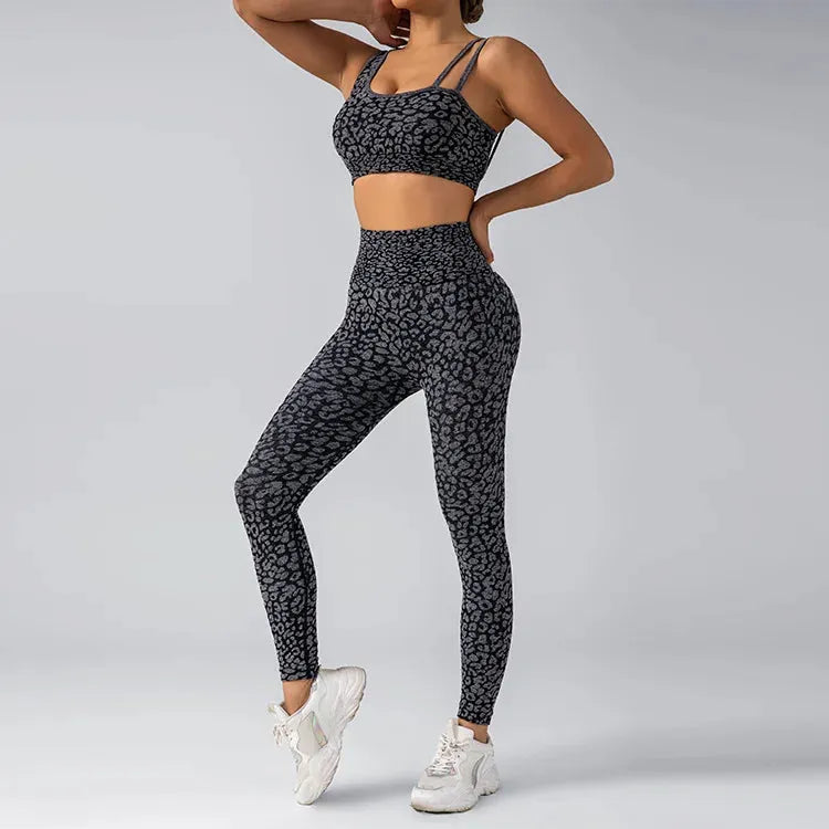**Women's Yoga Set - Seamless Leggings & Sports Bra - Gym Workout Running Fitness Clothes - Perfect for Yoga, Pilates, and Active Lifestyle**