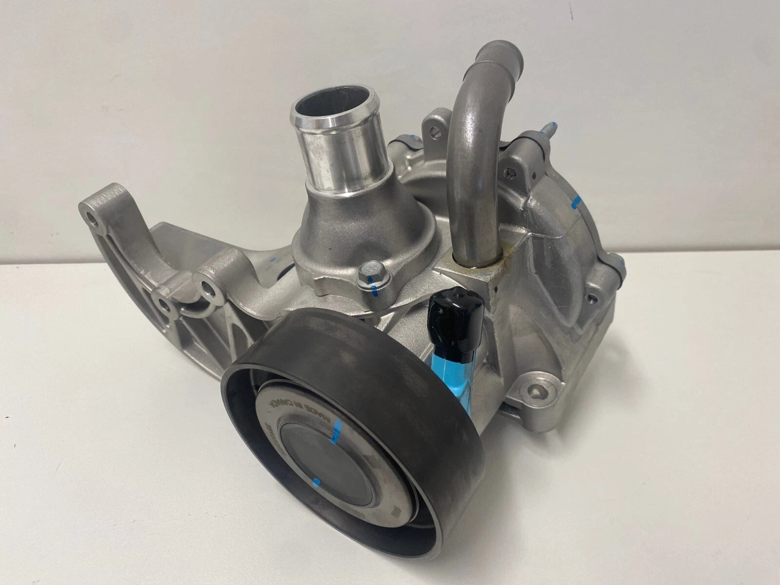 Genuine Holden Cruze/Captiva 2.0L & 2.2L Turbo Diesel Water Pump with Pulley - Replacement Part for Engine Cooling System