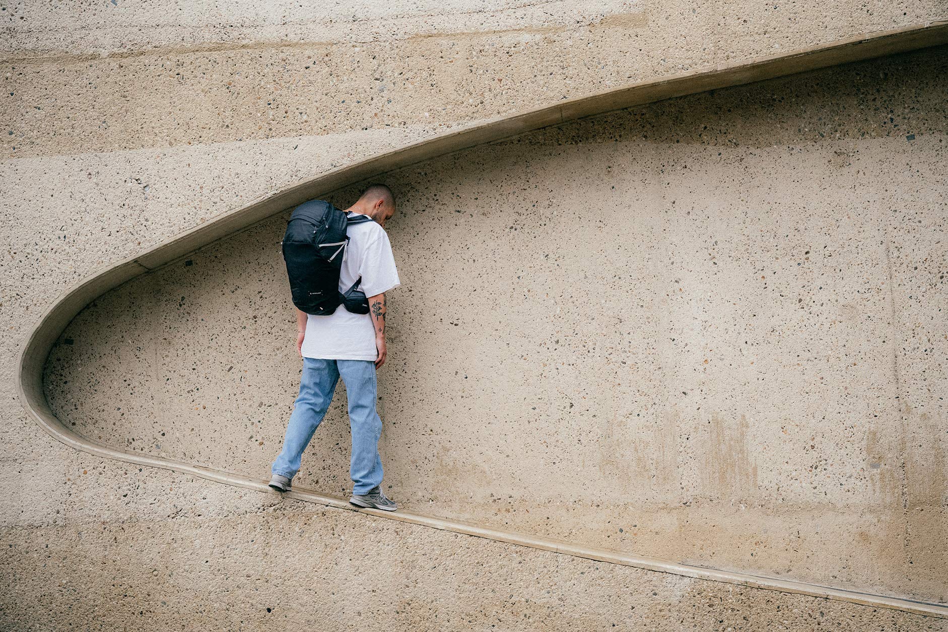 HEIMPLANET Original MOTION ELLIPSE 25L Backpack - Waterproof Hiking Backpack for Men & Women, Durable Travel Backpack with Laptop Compartment - Perfect for Outdoor Adventures, Commuting & Daily Use