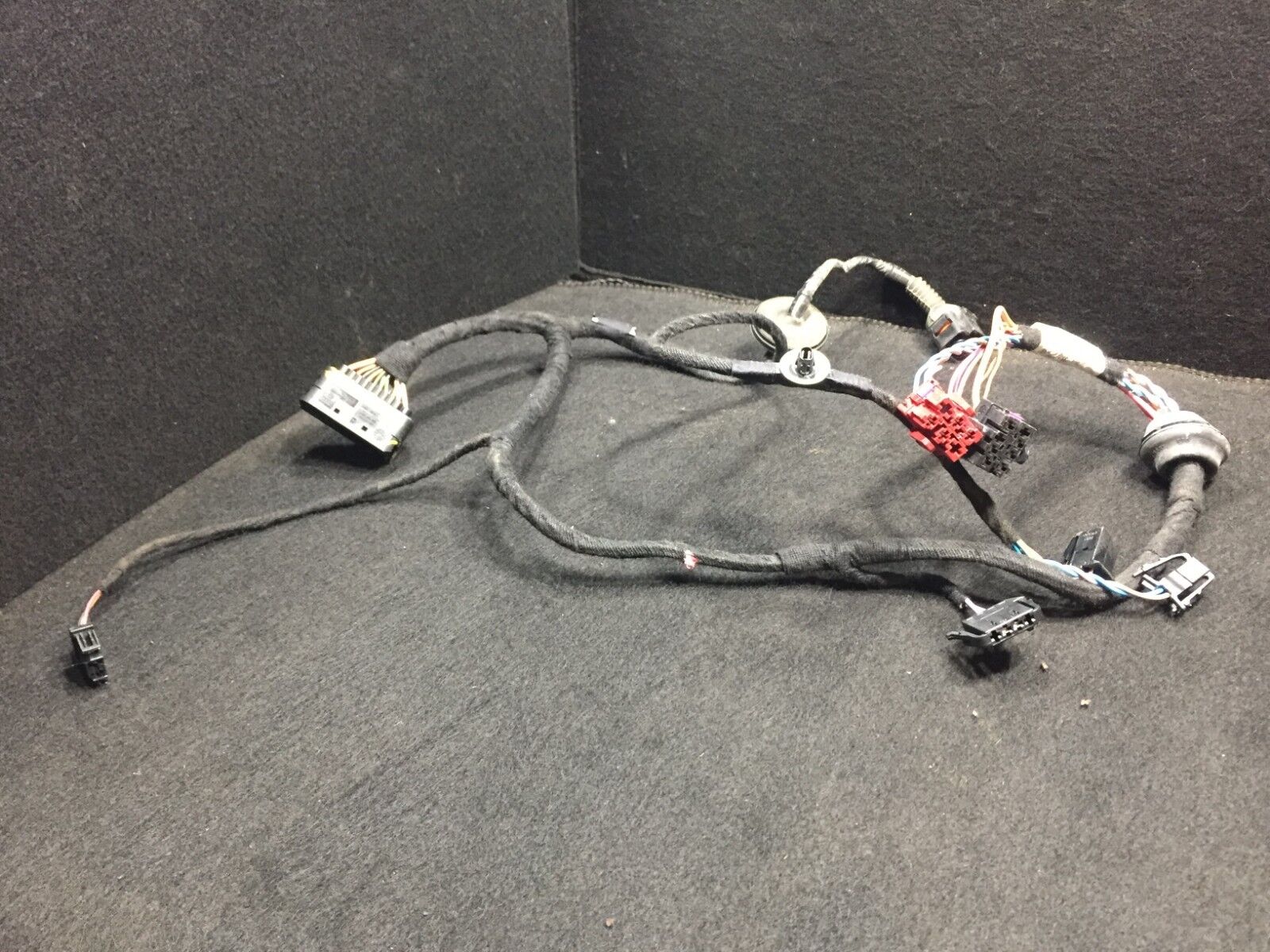 2002-2005 Volkswagen Passat Right Rear Wiring Harness OEM D23 - Replacement for Damaged Electrical Connectors, Perfect for DIY Car Repairs & Maintenance