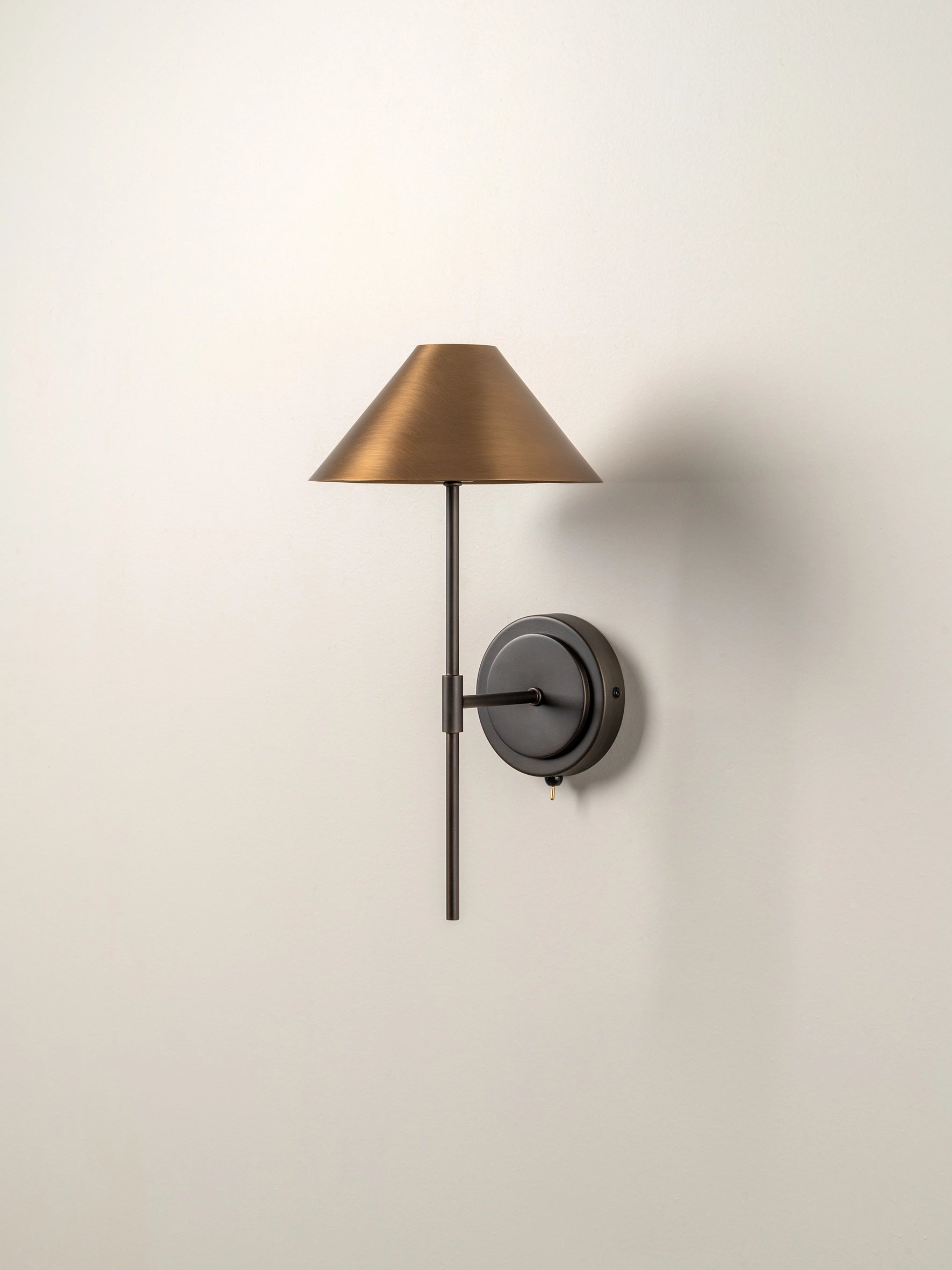 Vintage Aged Brass and Bronze Wall Light - Classic Sconce for Bedroom, Living Room, or Hallway Lighting