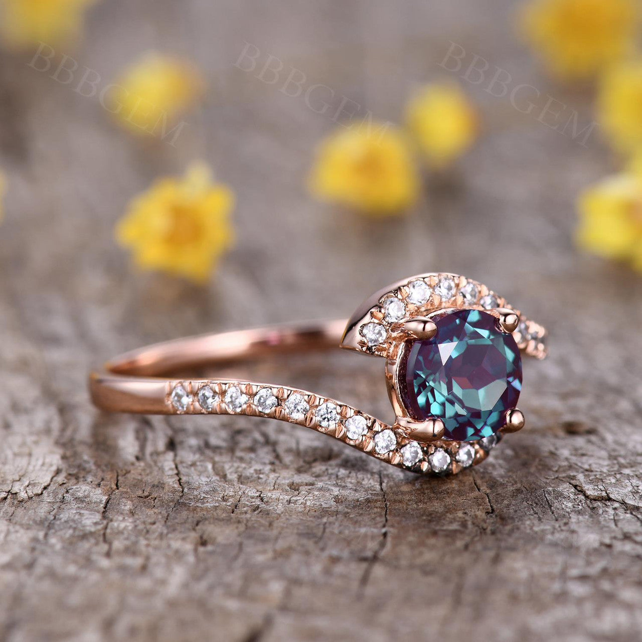 Exquisite 6.5mm Round Alexandrite Ring in 14K/18K Yellow Gold - Elegant Curved Design for Engagement, Anniversary & Special Occasions