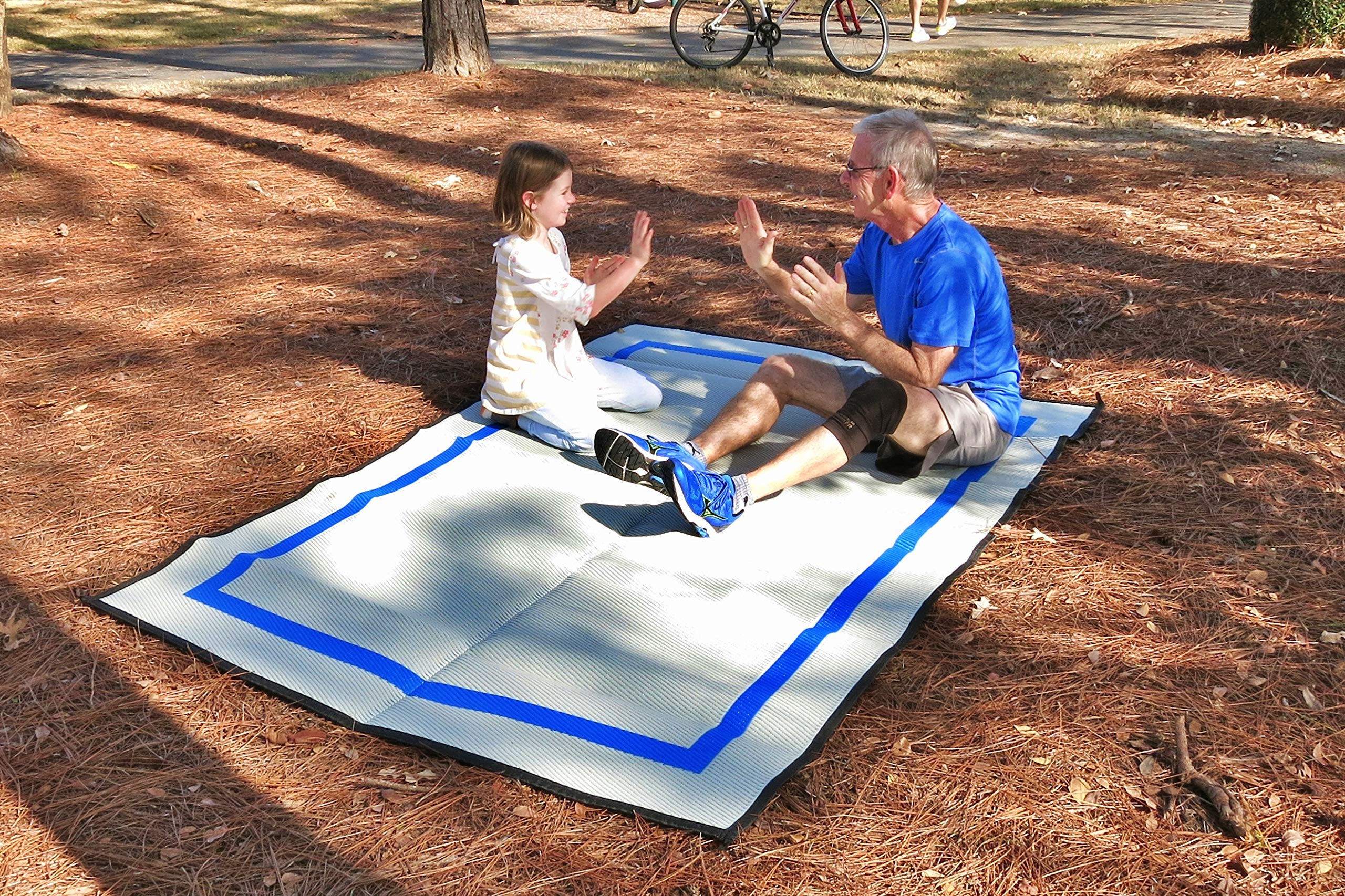 Eco-Friendly Recycled Plastic Outdoor Mat - Waterproof & Lightweight for Beach, Camping, Picnics, RV Travel, and Backyard Use | Perfect for Sand, Grass, and Outdoor Adventures