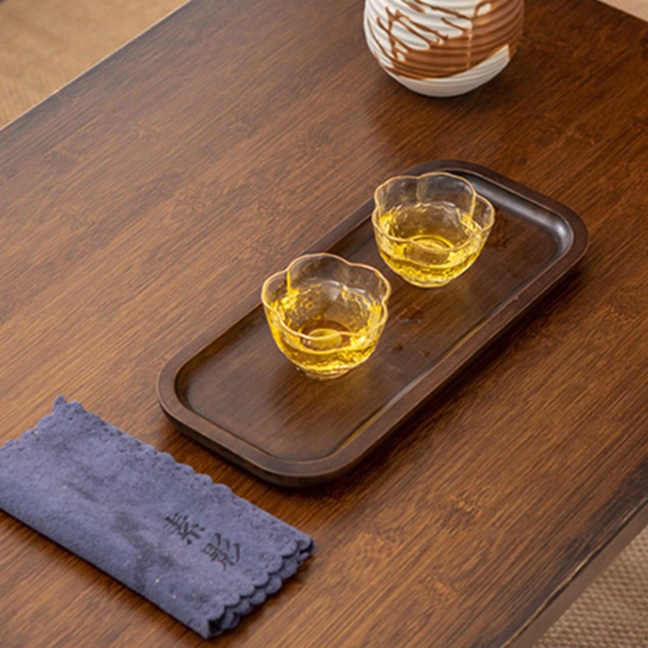 Japanese Style Folding Coffee Table - Multi-Functional Tatami Table for Living Room, Bedroom & Office - 60kg Weight Capacity - Perfect for Reading, Tea Time & Remote Work (Brown, 80x50x31cm) - Compact & Space-Saving Design for Small Apartments
