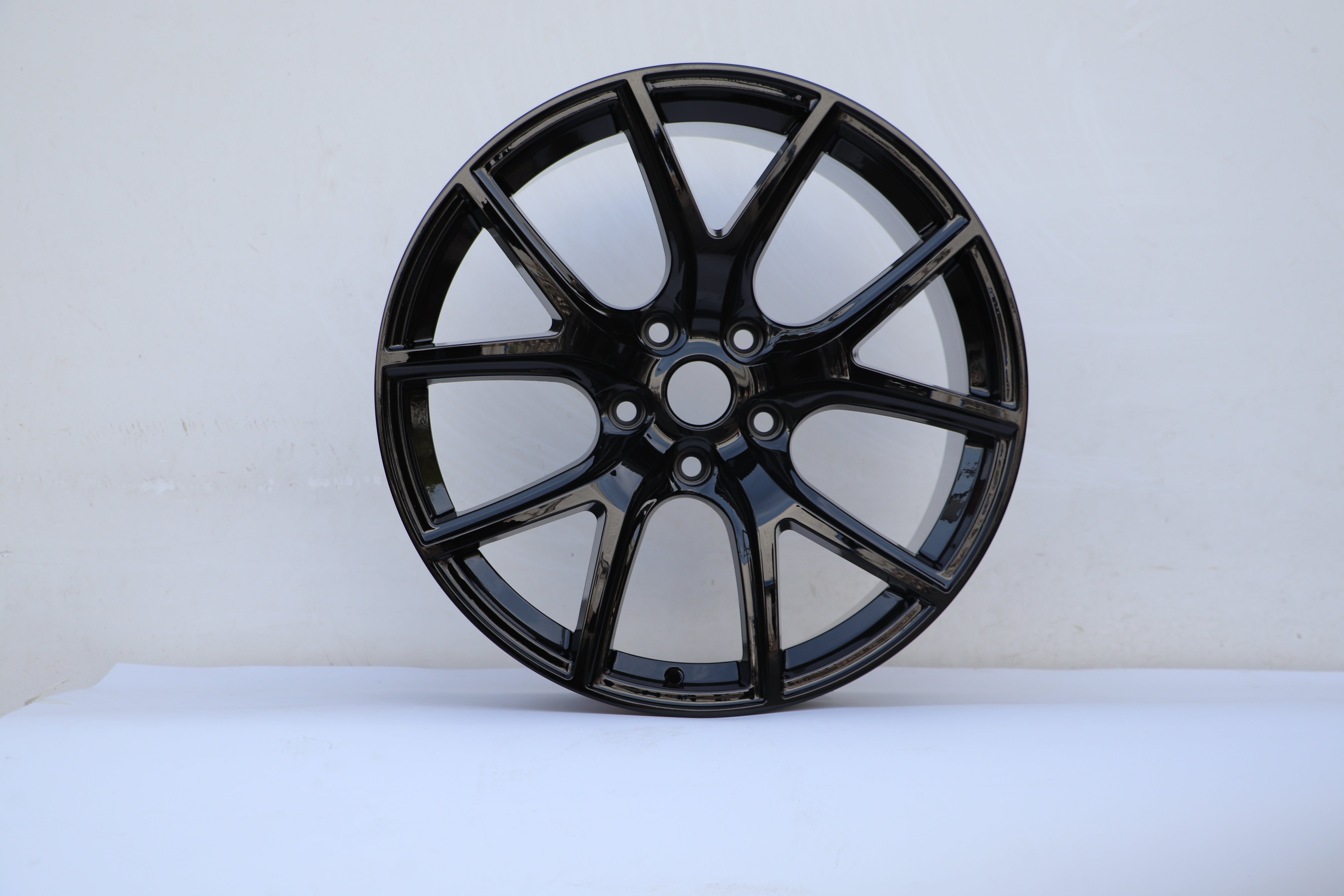 22-Inch Alloy Wheels for Jeep Grand Cherokee, Laredo, Commander & Overland - Perfect for Off-Roading & Urban Driving