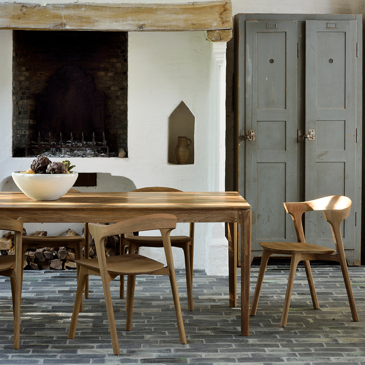 Extendable Dining Table for Small Spaces - Expandable Wooden Table for Kitchen & Dining Room - Perfect for Family Gatherings & Dinner Parties
