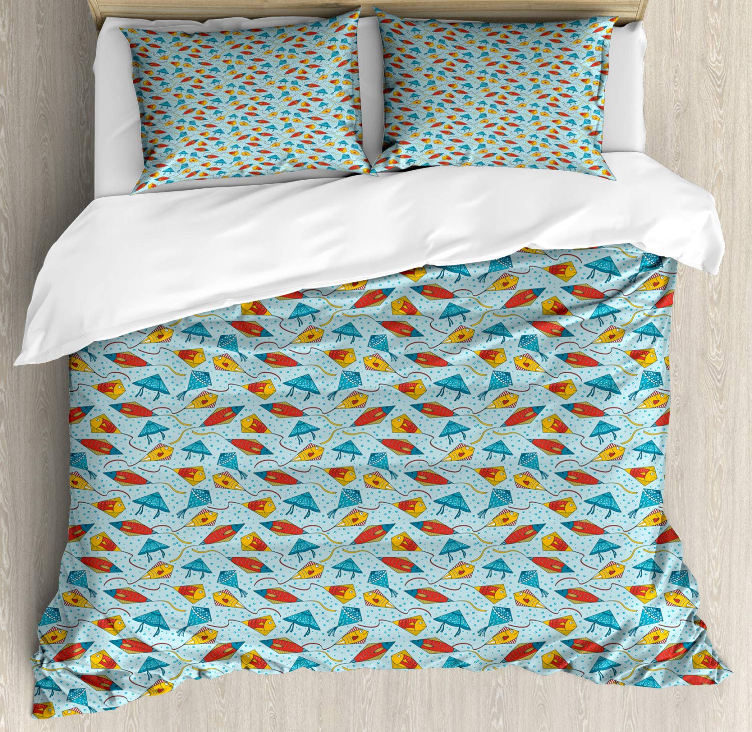 Ambesonne King Size Fish Duvet Cover Set - Blue Aquatic Animal Kite Pattern with Bubbles, 3-Piece Bedding Set Includes 2 Pillow Shams | Ocean Theme Bedroom Decor for Kids & Adults | Perfect for Coastal, Nautical or Underwater Themed Rooms