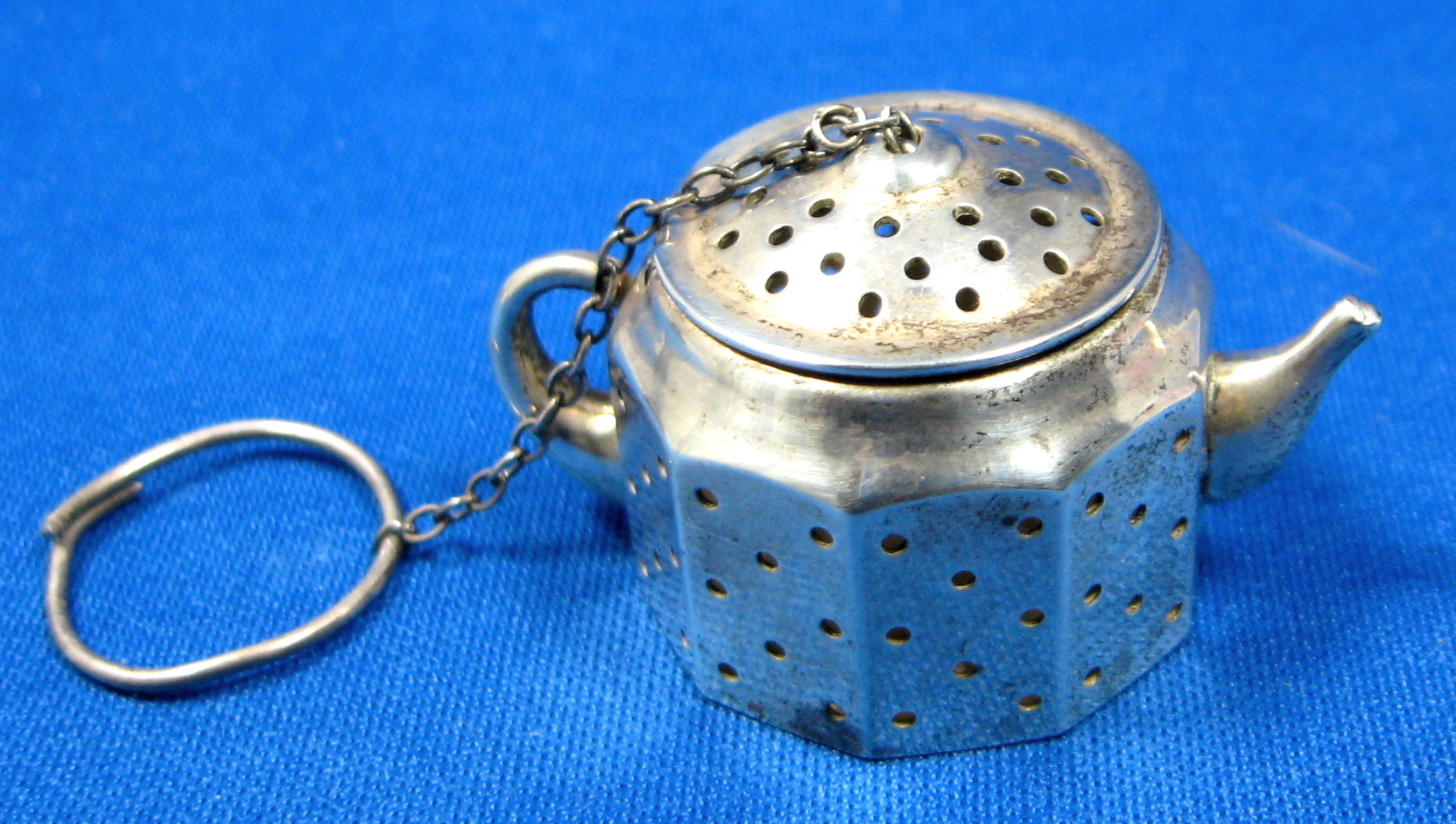 Vintage Sterling Silver Tea Infuser - Teapot Shape Tea Strainer with Chain - Amcraft 1920s Style - Perfect for Loose Leaf Tea Brewing, Tea Parties & Gift Giving