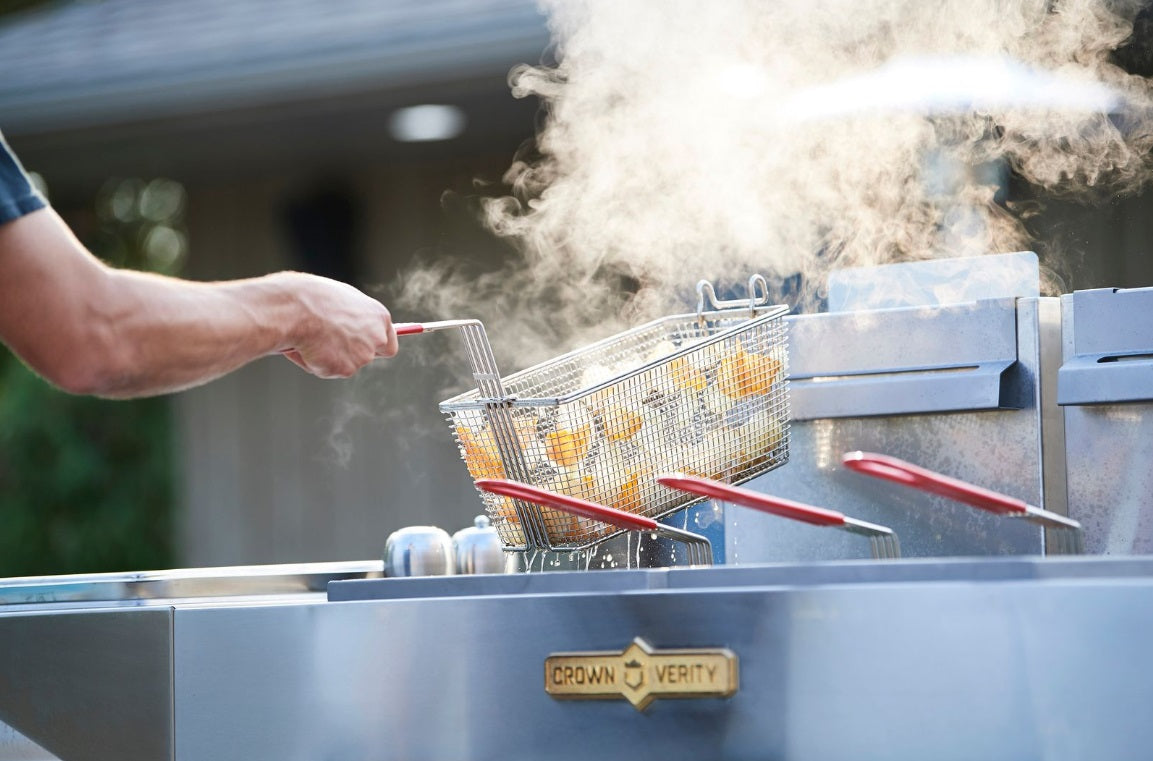 Crown Verity CV PF 1NG 35-40 lb Portable Single Tank Outdoor Gas Fryer - Perfect for Backyard BBQs, Camping & Commercial Catering