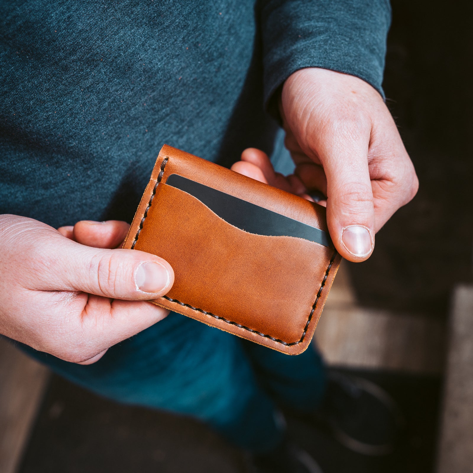 Genuine Leather 5 Card Holder Wallet - Slim RFID Blocking Minimalist Wallet for Men & Women - Perfect for Everyday Use, Travel, and Business