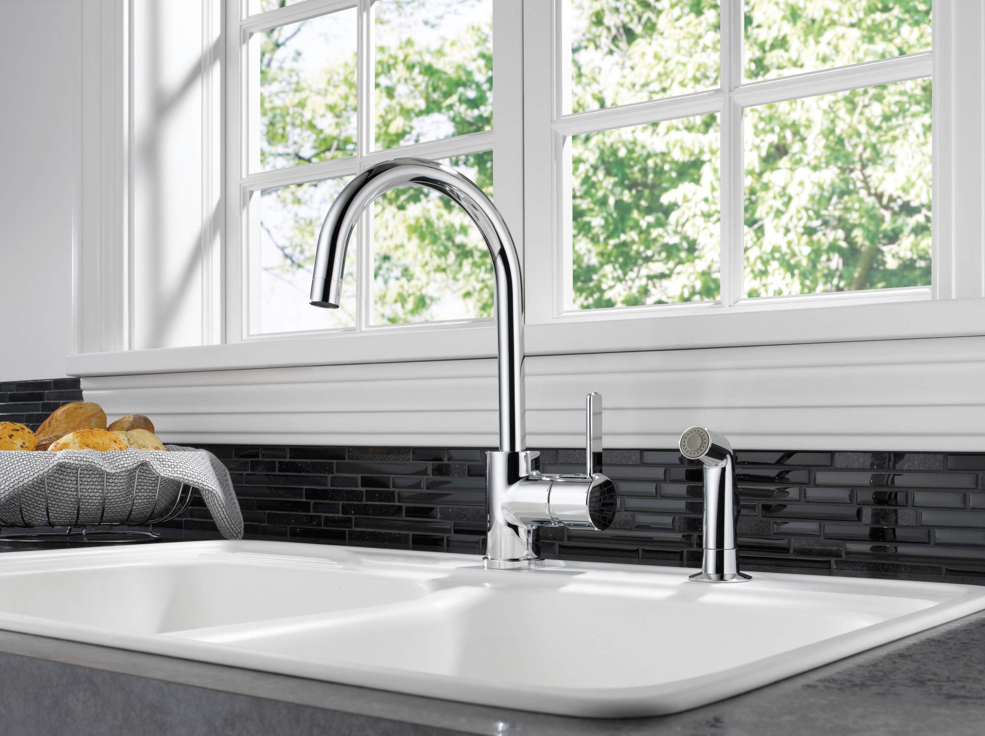 Peerless P199152LF-BL Matte Black Single-Handle Deck Mount Kitchen Faucet with Pull-Down Sprayer - Perfect for Modern Farmhouse & Contemporary Kitchen Renovations
