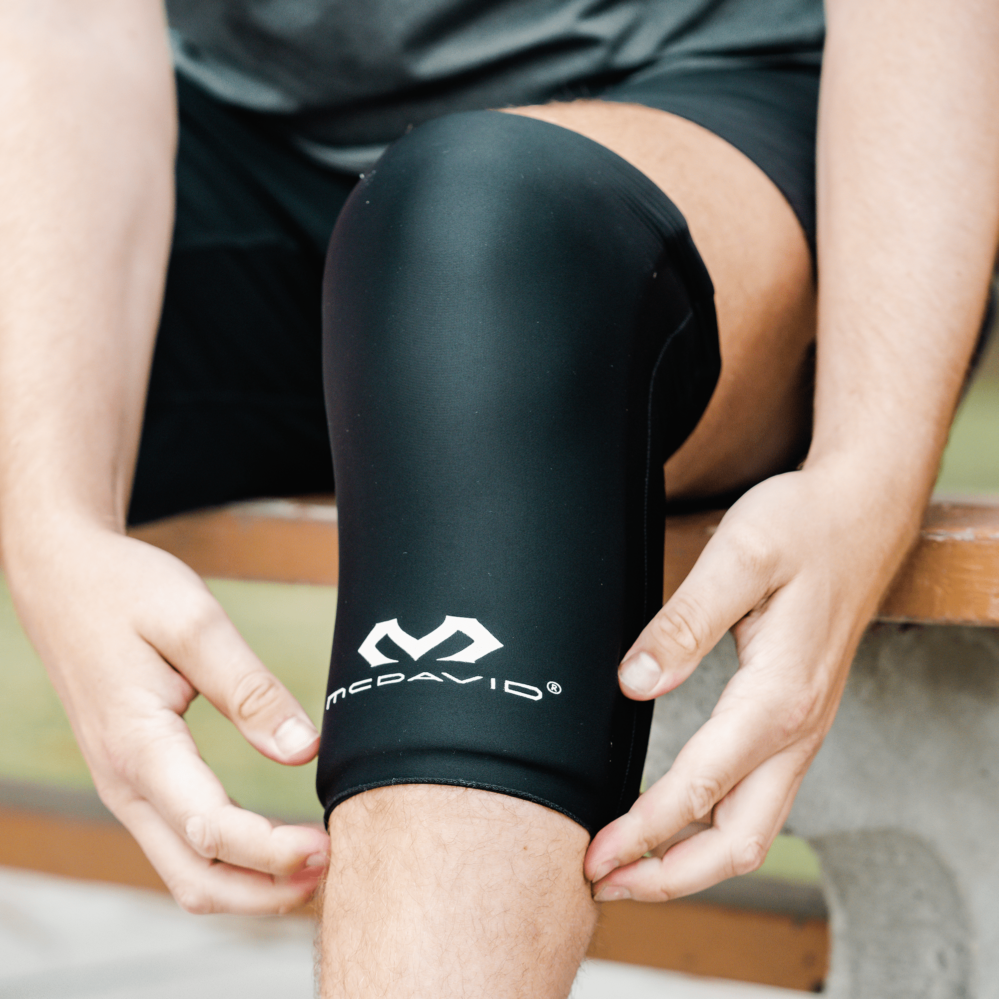 Flexible Ice Therapy Knee & Thigh Compression Sleeve for Pain Relief - Cold Pack Support for Sports Injuries, Arthritis & Post-Surgery Recovery - Perfect for Athletes, Runners & Active Lifestyles