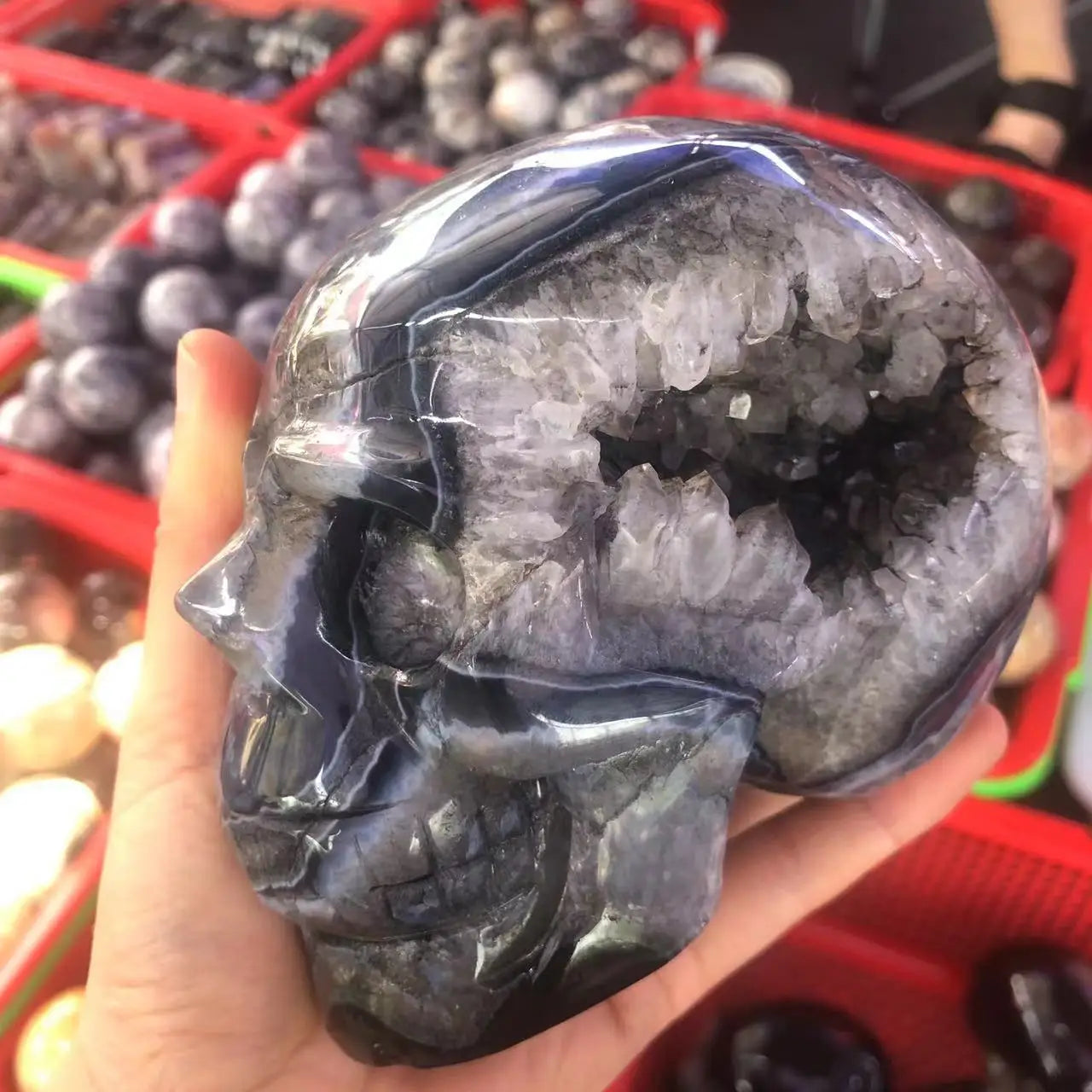 Natural Black Agate Skull Geode Crystal - Feng Shui Healing Stone for Reiki Meditation, Positive Energy Home Decor for Living Room & Office Space