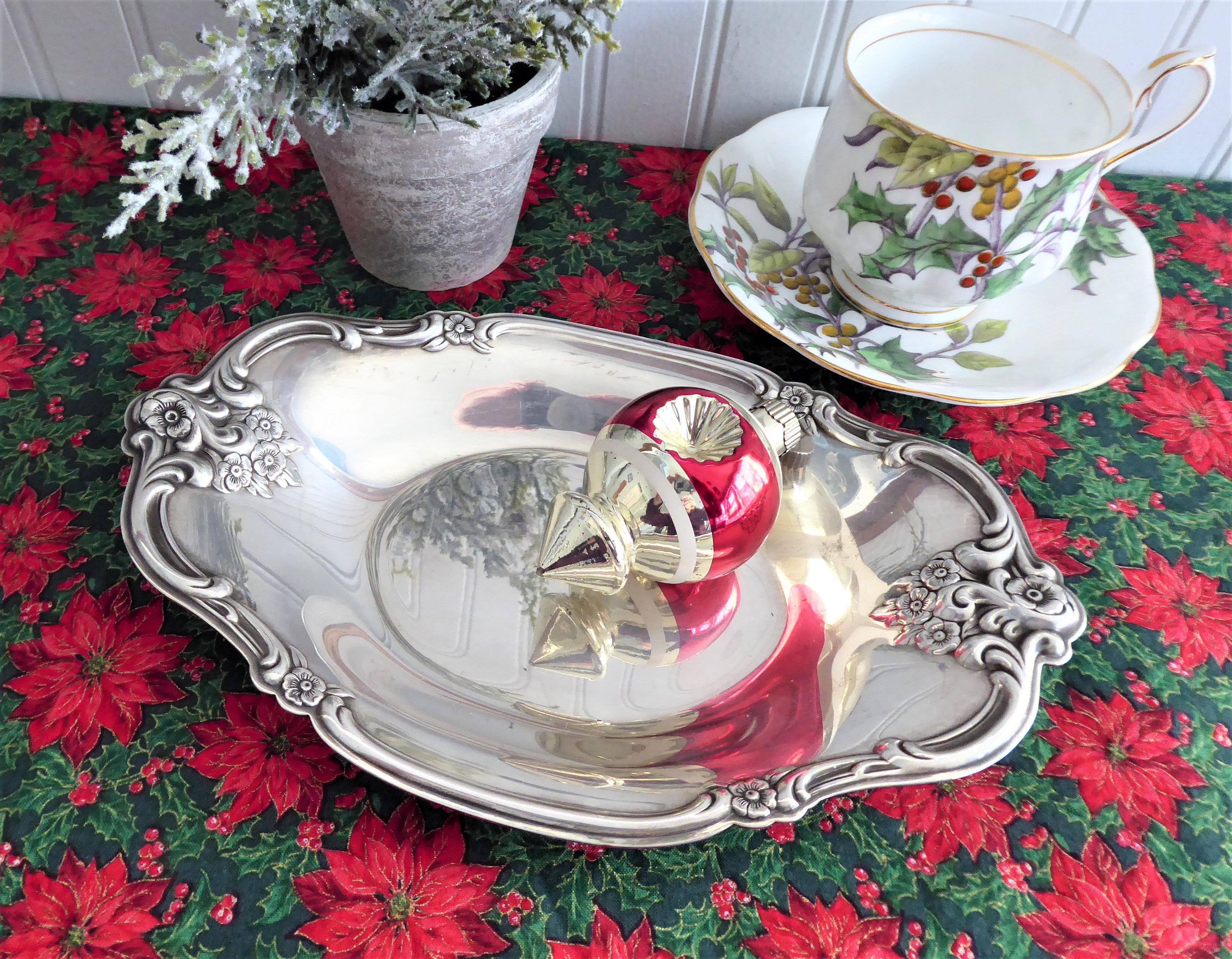 Vintage 1950s Silverplate Candy Dish - Orleans Oval Bon Bon with Floral Design | Elegant Serving Tray for Parties, Weddings & Home Decor