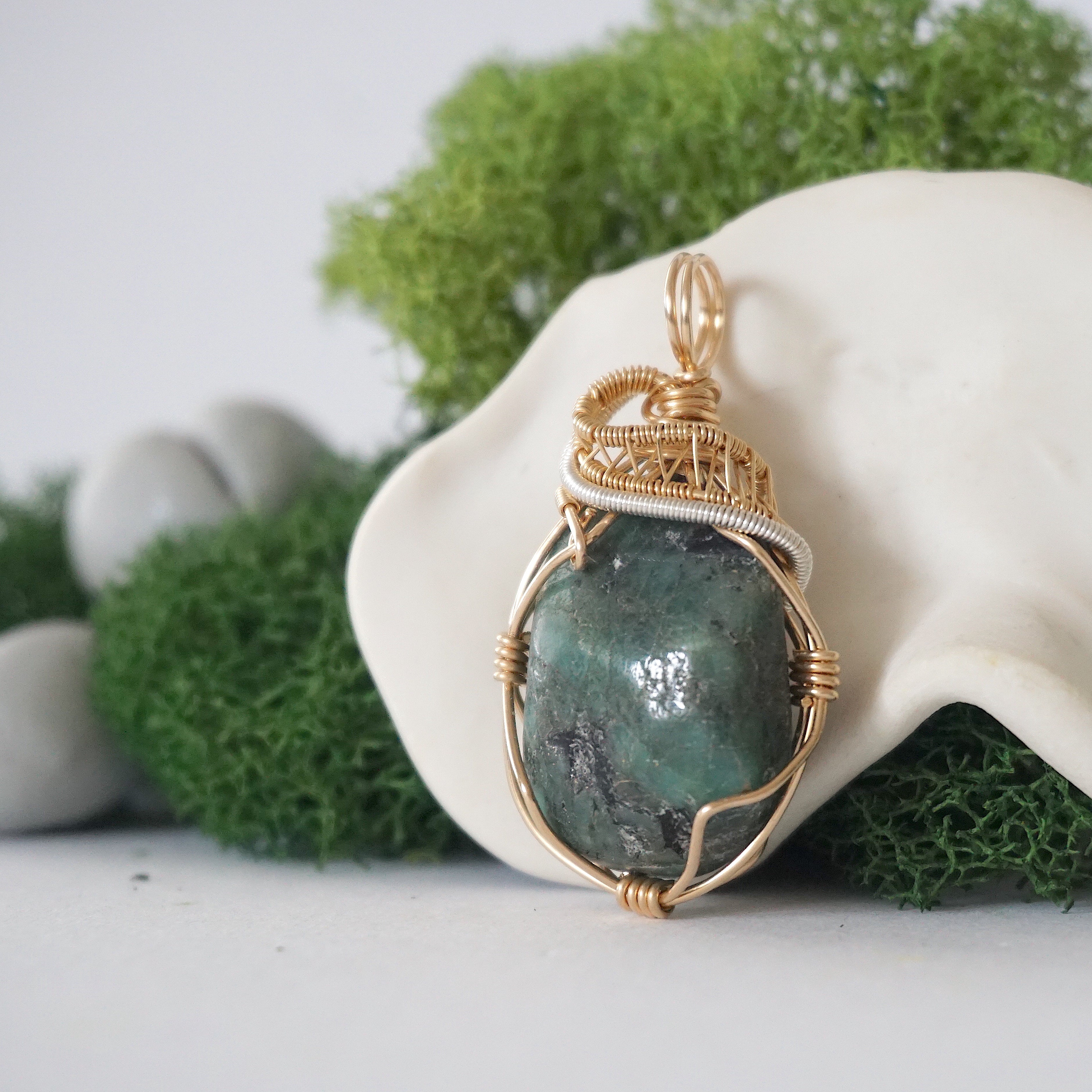 14K Gold Filled & Sterling Silver Raw Emerald Crystal Necklace - Natural Healing Gemstone Jewelry for Women, Perfect for Meditation, Yoga & Spiritual Gifts