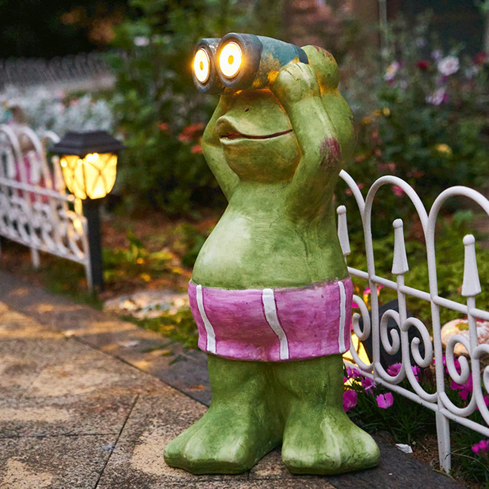 Solar Powered Garden Frog Statue - Waterproof Outdoor Night Light, Resin Animal Decor for Patio, Balcony, Yard & Lawn - Unique Housewarming Gift - Perfect for Garden Decoration, Landscape Lighting & Outdoor Parties
