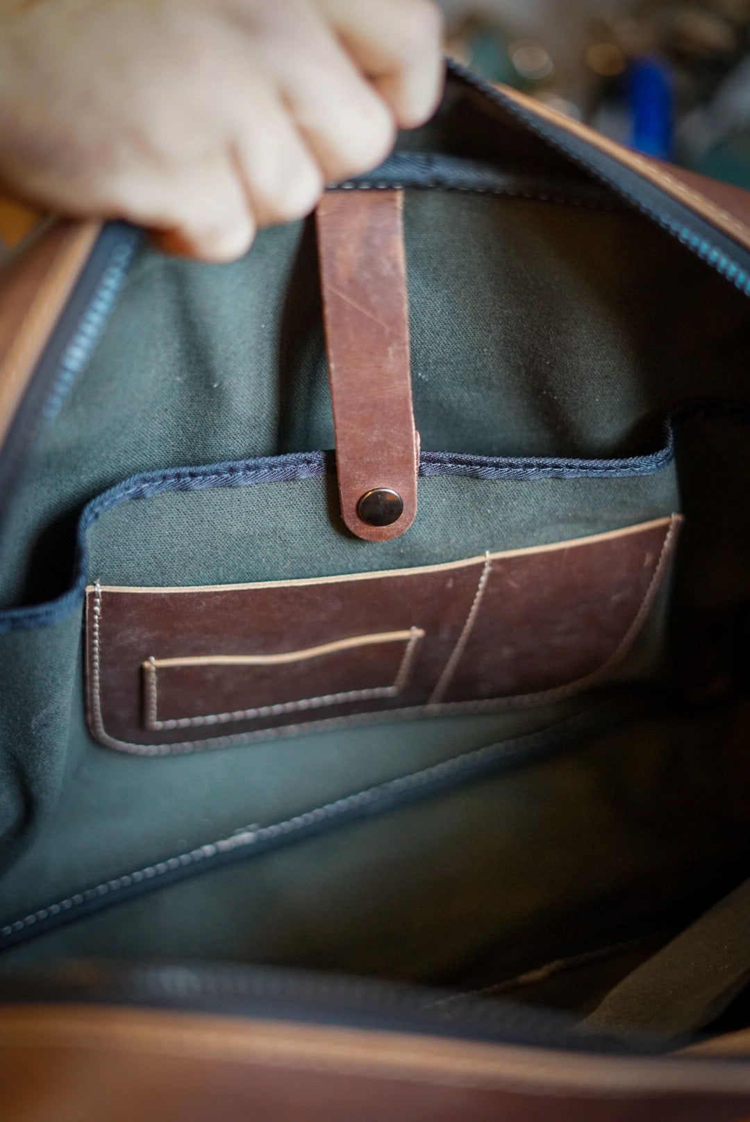 Premium Walnut Brown Leather Business Bag for Men & Women - Stylish & Professional Laptop Briefcase for Office, Work, Travel & Commuting