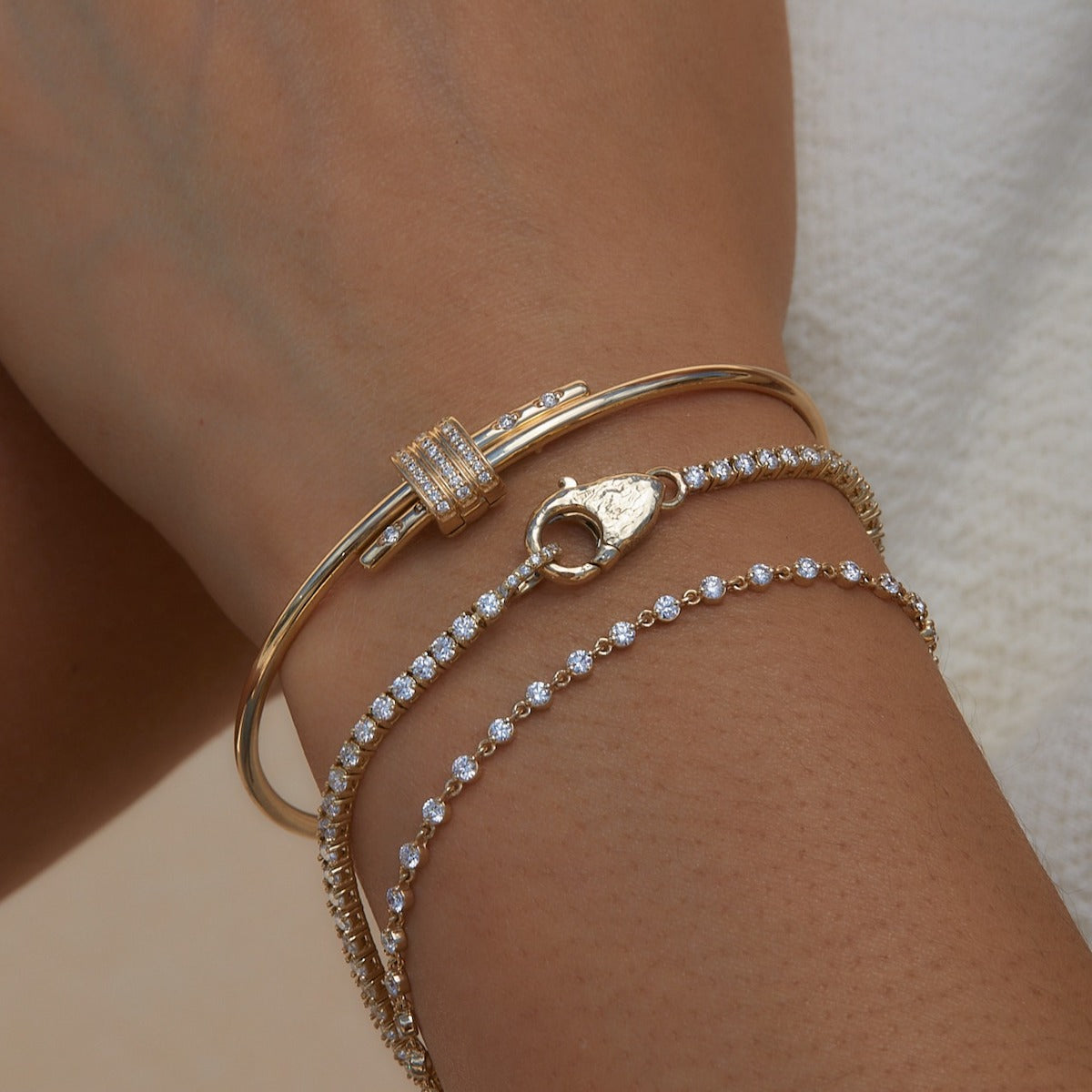 Diamond-Encrusted Bracelet for Women - Elegant & Sparkling Jewelry Gift for Parties, Weddings & Special Occasions