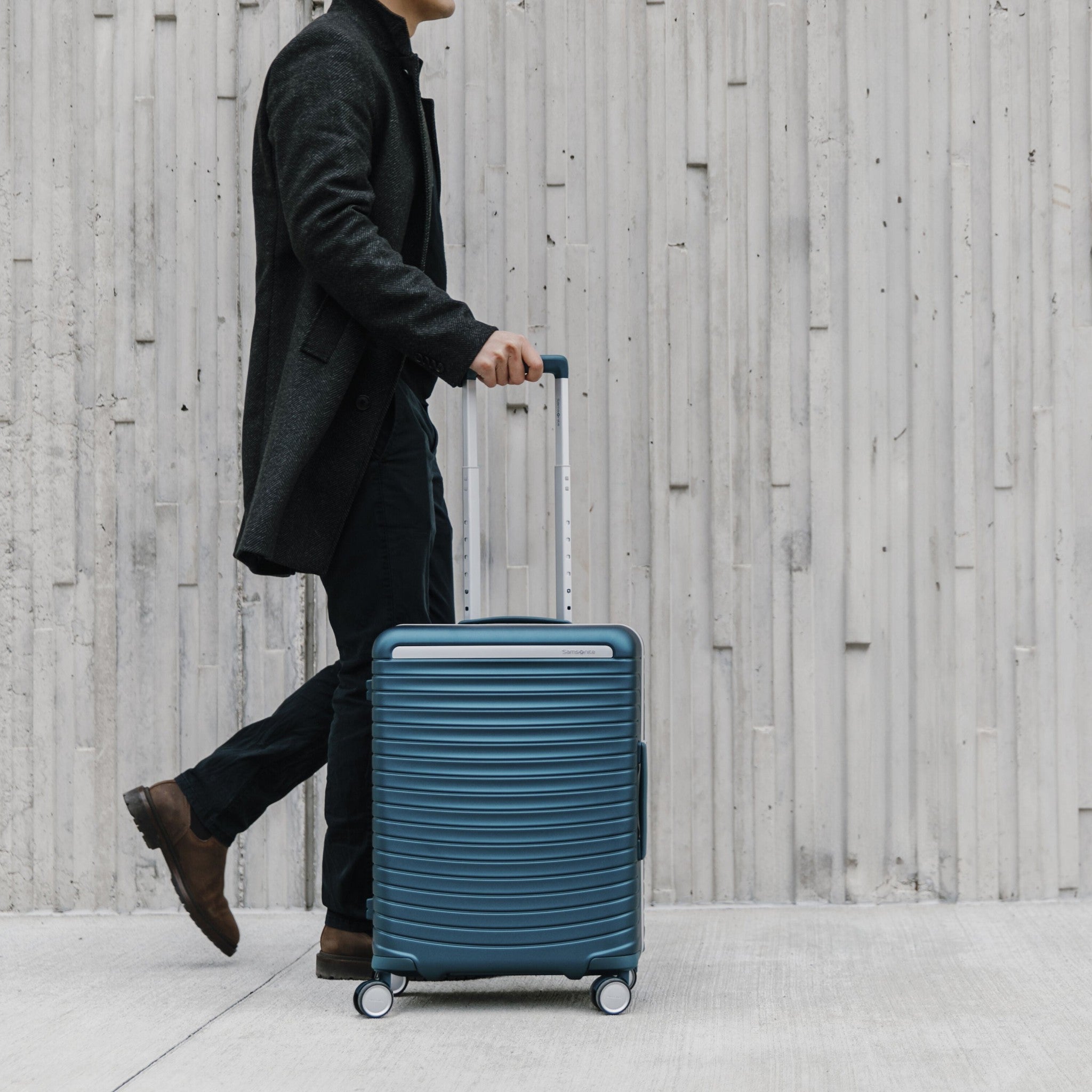 Samsonite Framelock Max Carry On Spinner Luggage - Lightweight Durable Hardshell Suitcase with 360° Spinner Wheels for Business Travel & Vacation