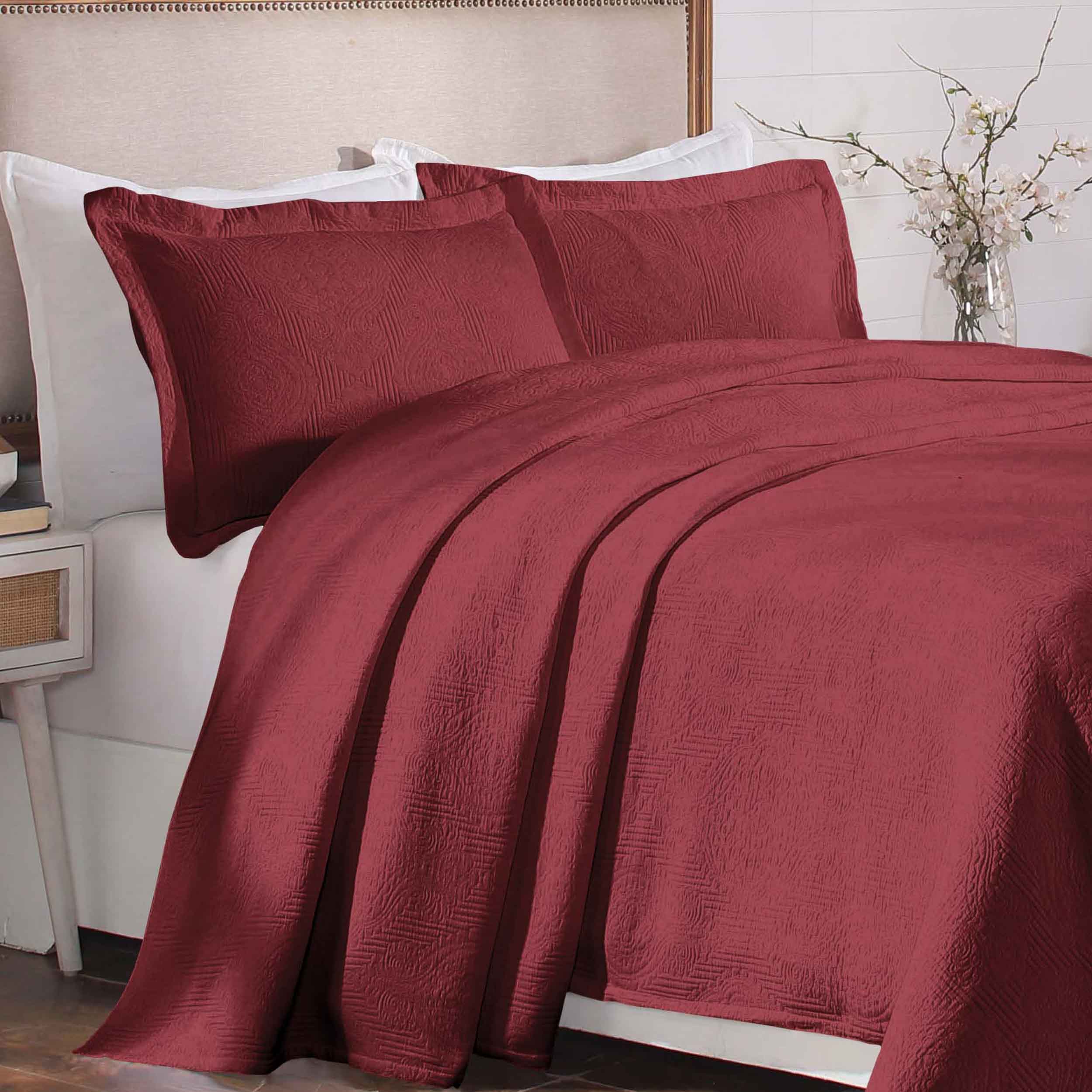 Victory Cotton Matelasse Scrolling Medallion Airy Bedspread Set - Queen Size Luxury Quilted Coverlet for Master Bedroom & Guest Room Decor - Perfect for All Seasons Home Decor