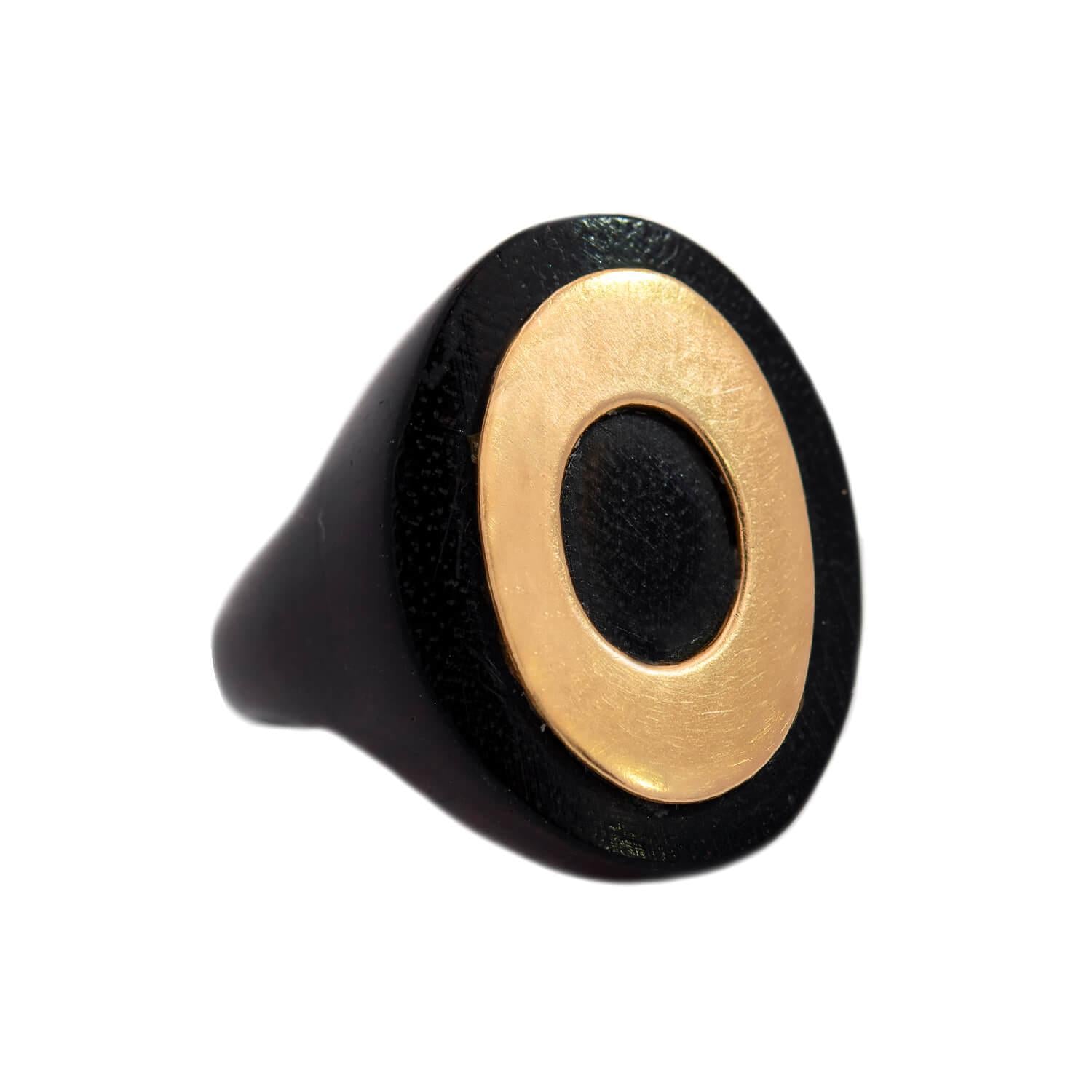 Vintage Van Cleef & Arpels 18k Gold Signet Ring for Men & Women - Elegant Wood Design, Luxury Jewelry Gift for Weddings, Anniversaries & Special Occasions