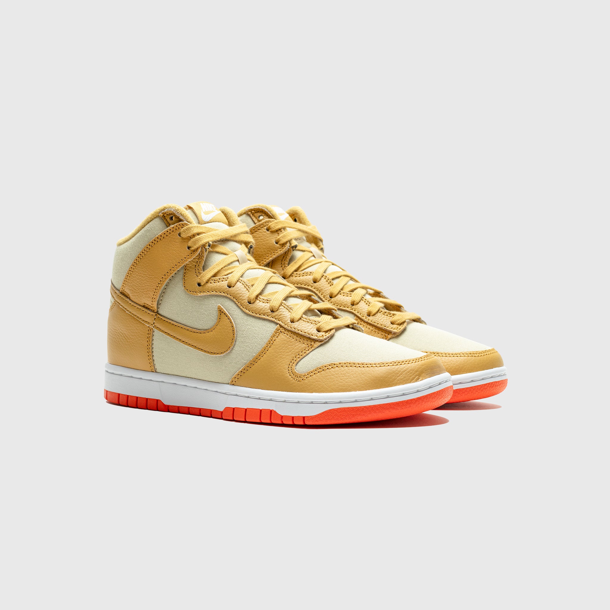 Nike Dunk High Retro PRM Sneakers in Team Gold - Stylish and Comfortable for Casual Wear, Street Fashion & Sneaker Collectors
