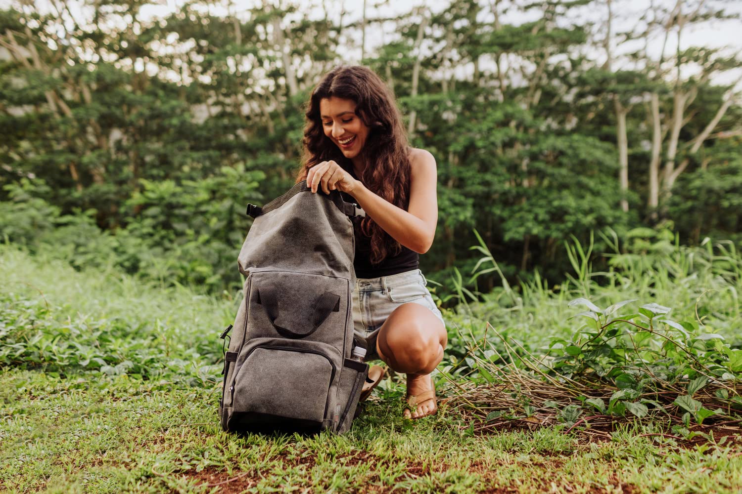 PICNIC TIME NHL OTG Roll-Top Insulated Cooler Backpack for Hiking, Camping & Outdoor Adventures - Soft Sided Cooler Bag with Leakproof Lining (Heathered Gray) - Perfect for Picnics, Beach Trips & Tailgating