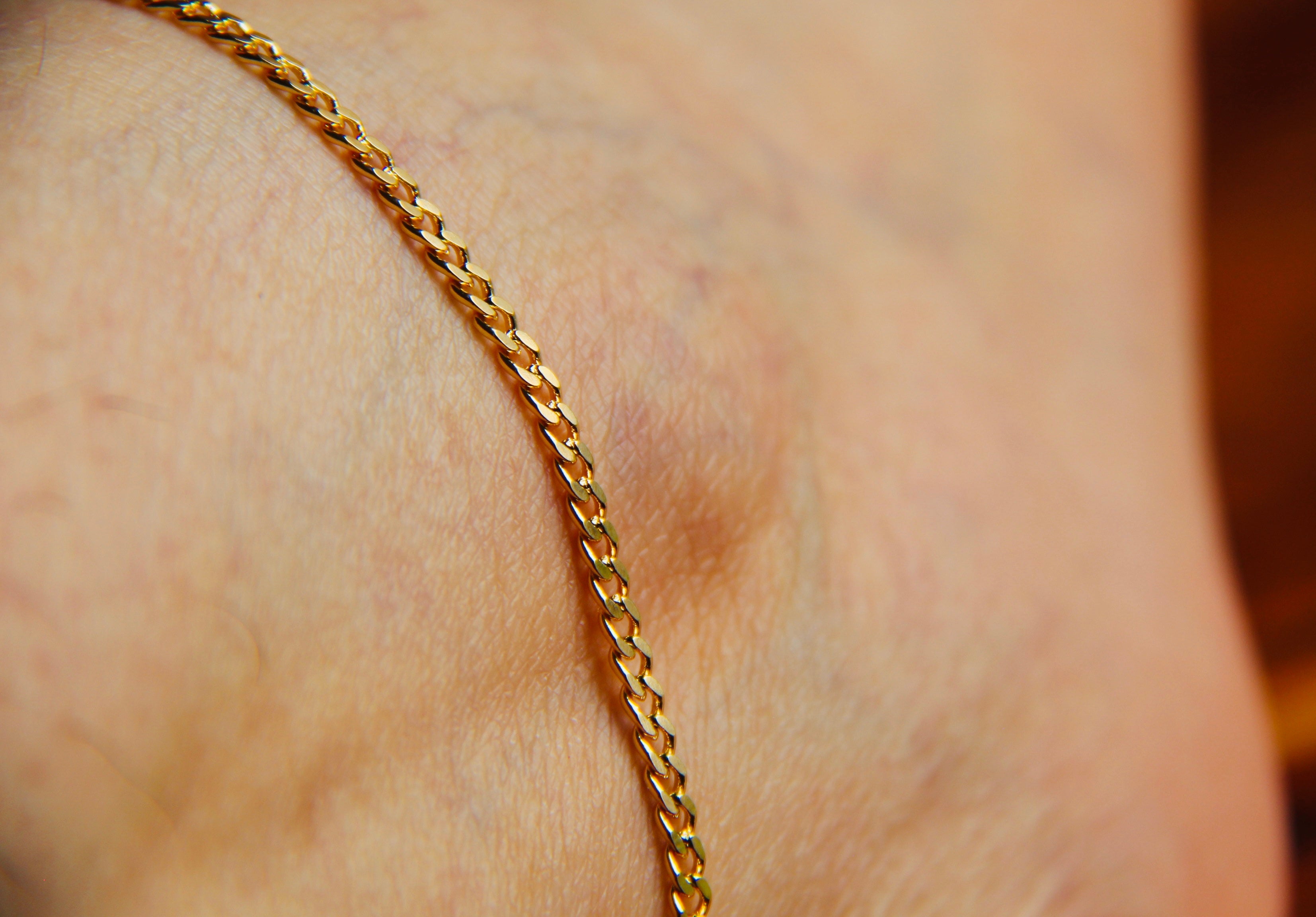 Elegant Gold Filled Curb Link Anklet - Trendy Layered Ankle Bracelet for Women, Perfect for Beach Vacations & Summer Outfits