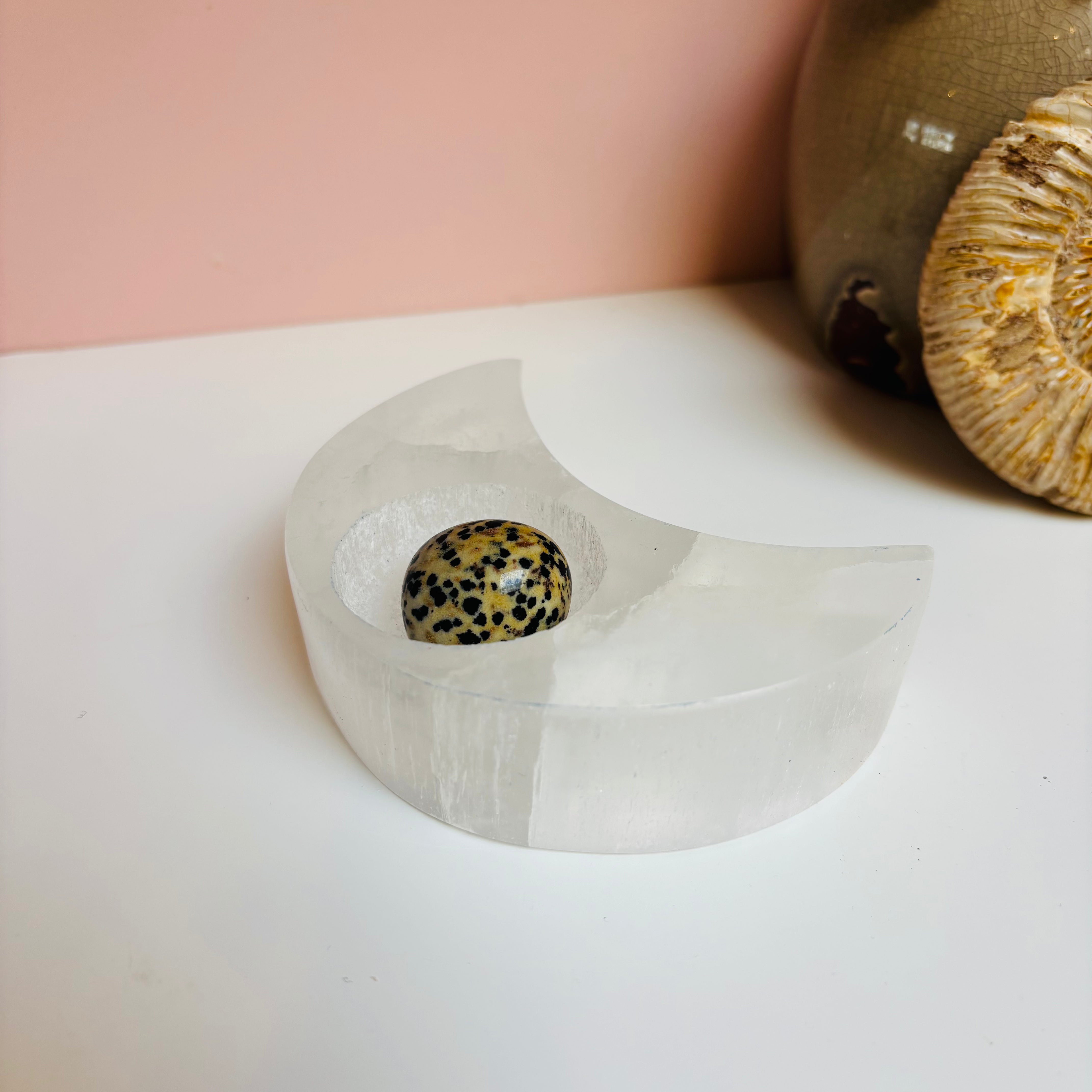 Selenite Moon Wax Candle Holder - Natural Crystal Aromatherapy Decor for Home, Yoga & Meditation - Perfect for Relaxation and Spiritual Healing