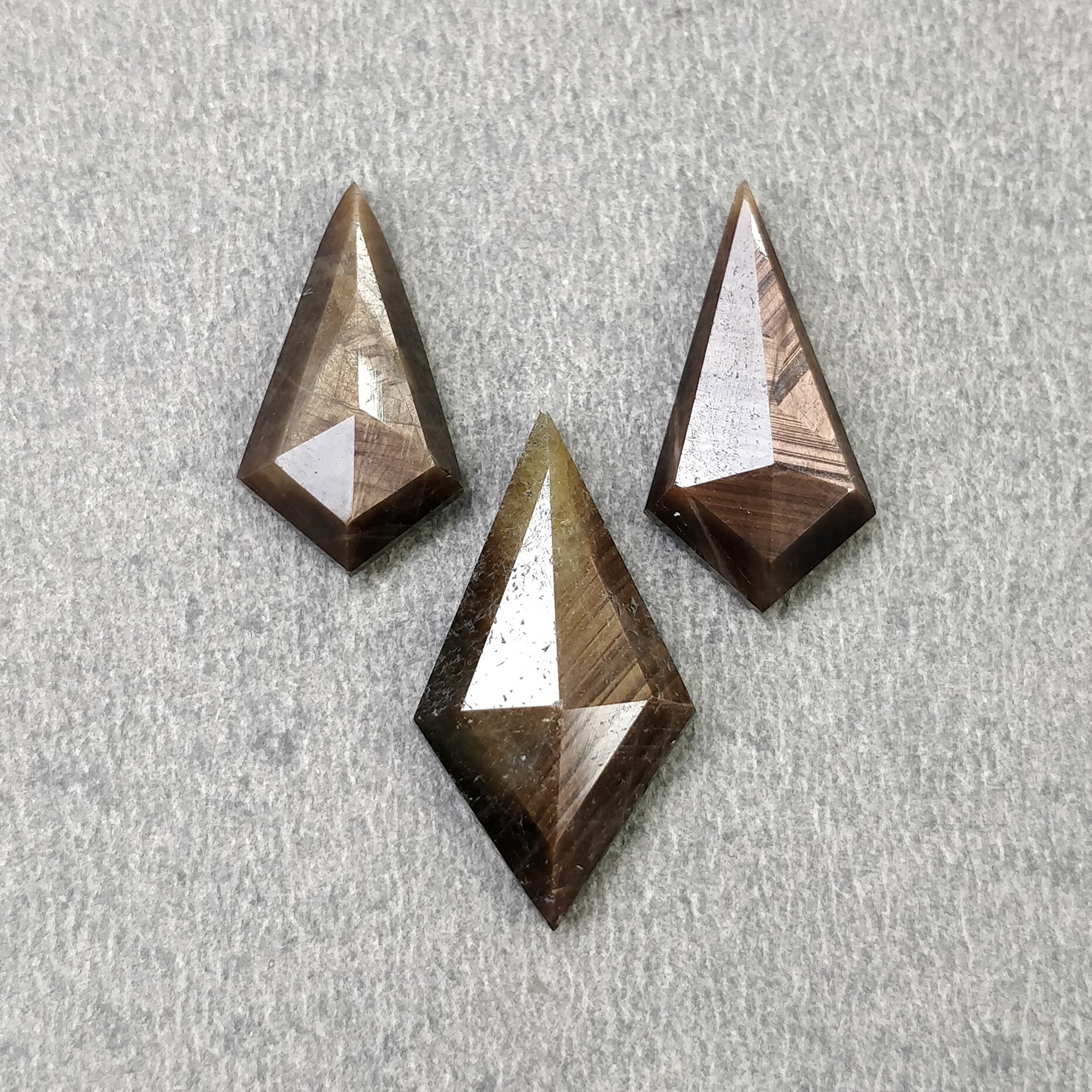 Natural Untreated Golden Brown Chocolate Sapphire Gemstone - 19.00cts, 17x10mm to 22x12mm, 3pcs Normal Cut (Video Included) | Perfect for Jewelry Making, Engagement Rings & Unique Gift Ideas