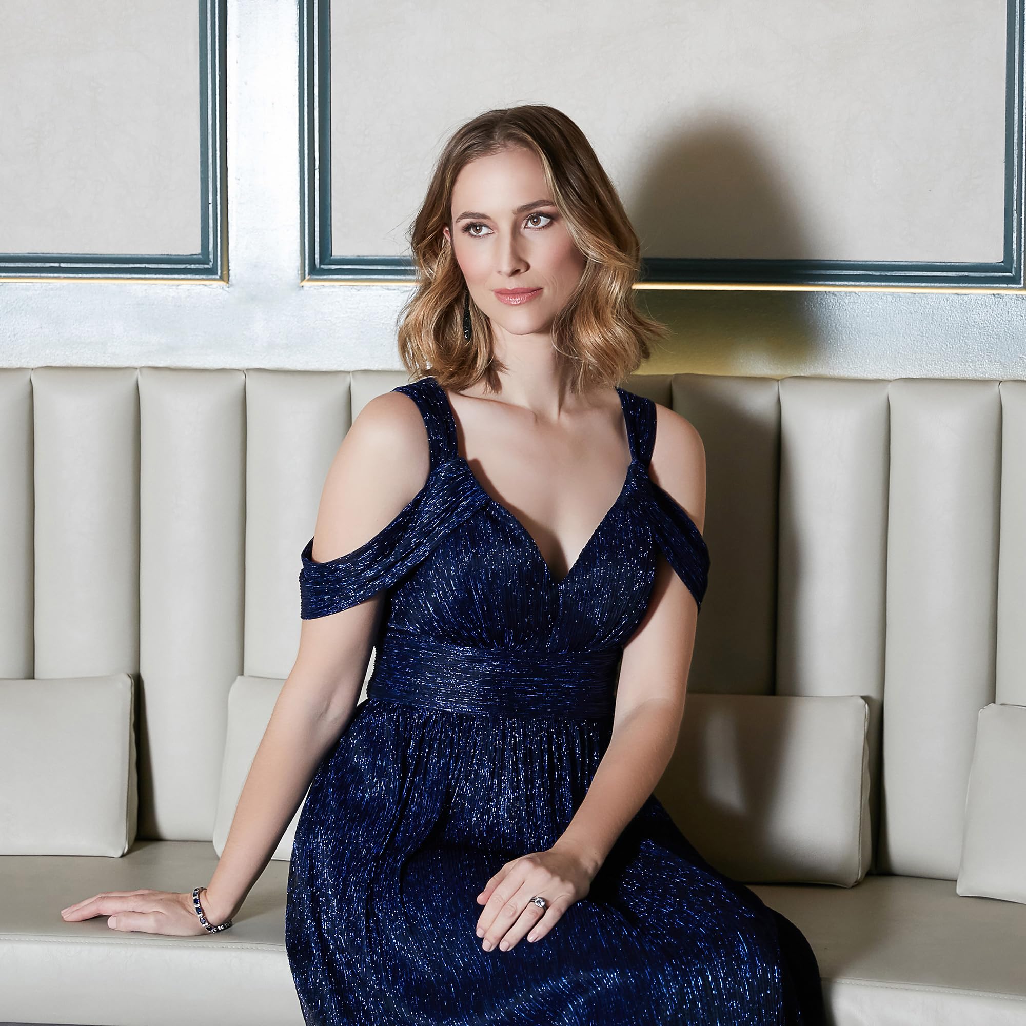 Alex Evenings Women's Long Cold Shoulder Dress - Elegant Mother of The Bride & Wedding Guest Gown for Formal Events (Petite & Regular Sizes) | Perfect for Weddings, Galas, Cocktail Parties & Special Occasions