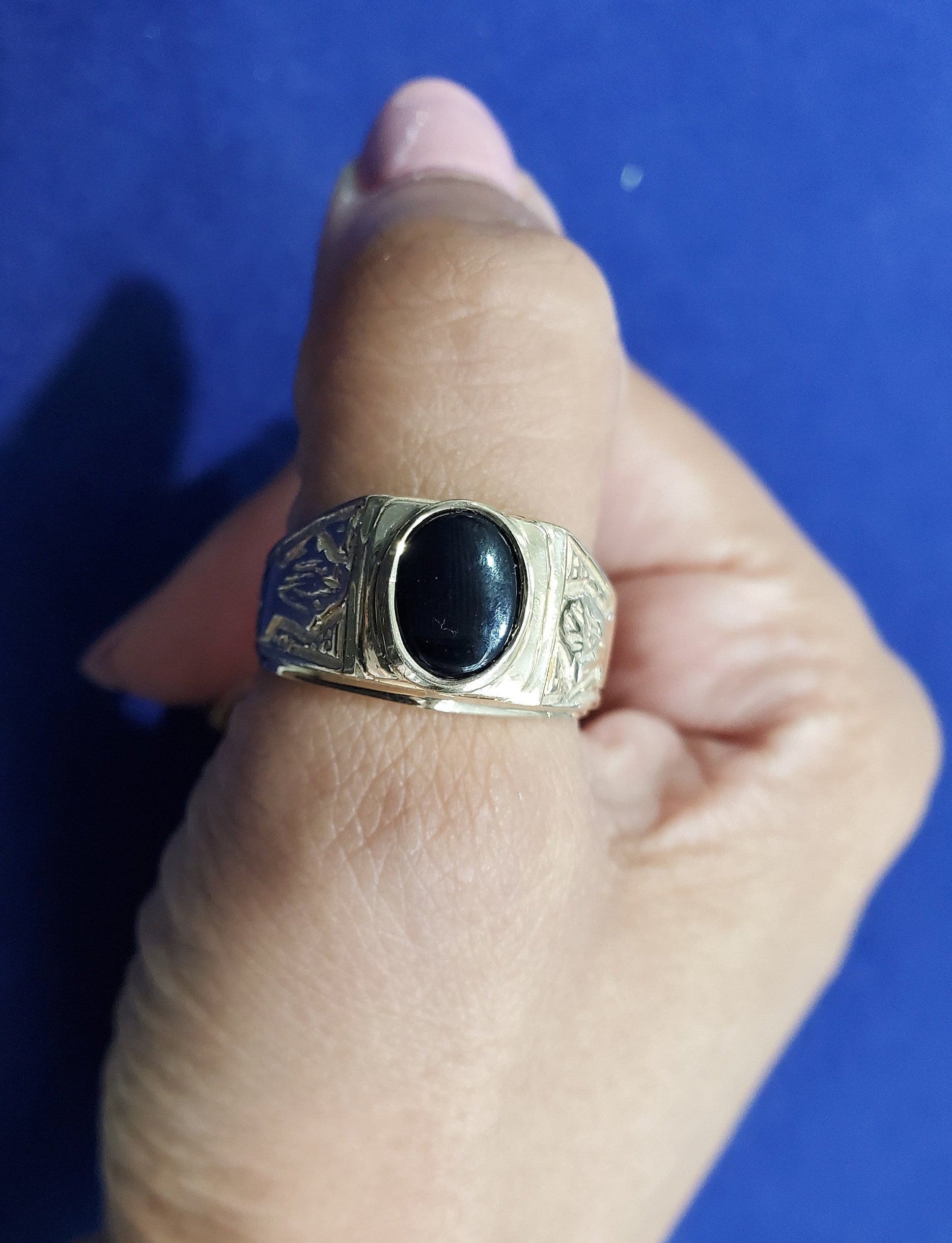 14K Yellow Gold Oval Onyx Signet Ring for Men & Women - Classic Elegant Jewelry for Formal Events, Weddings & Everyday Wear