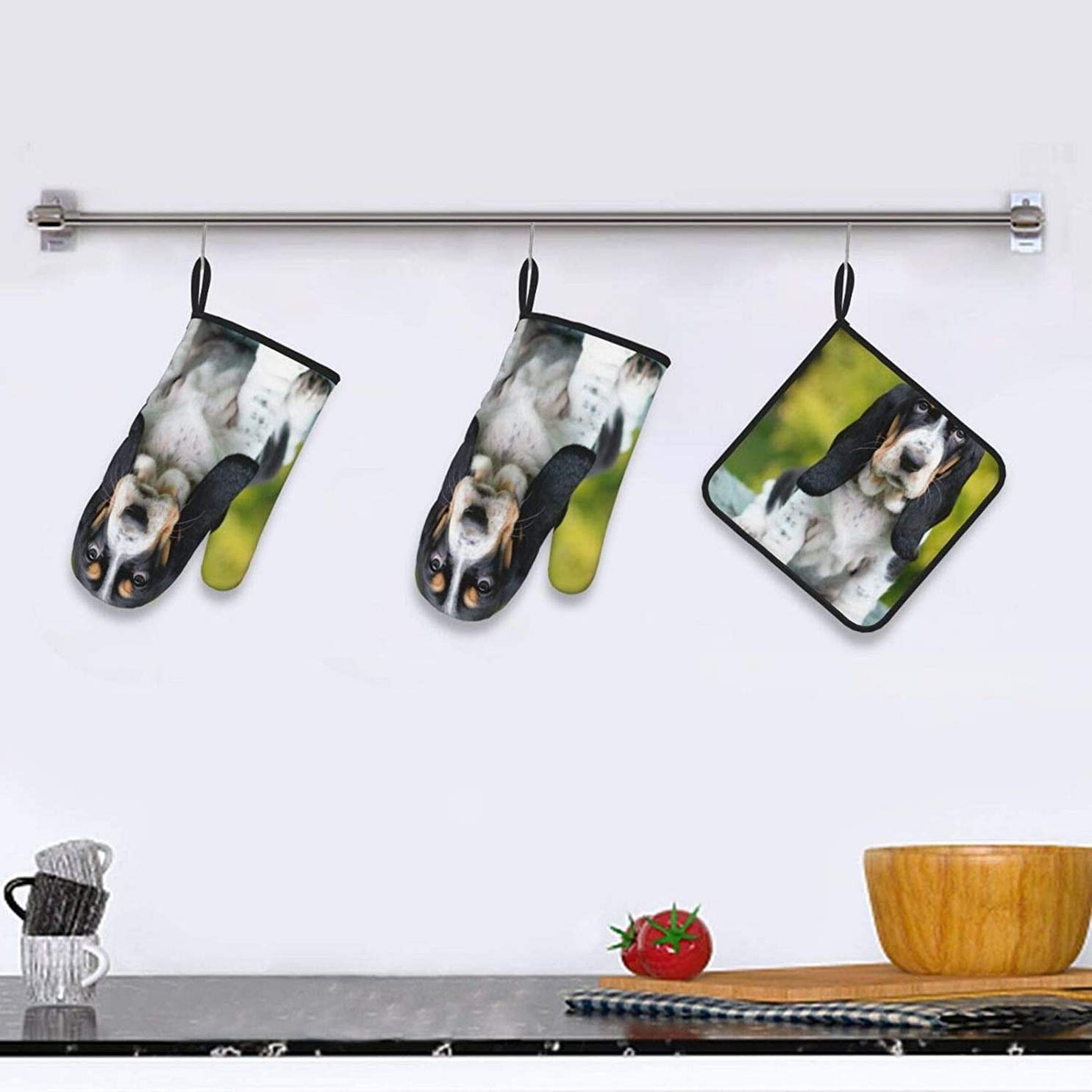 Basset Hound Oven Mitts and Pot Holders - Heat Resistant Non-Slip Kitchen Gloves for Cooking, Baking, Grilling & BBQ - Perfect for Baking Cookies, Roasting Turkey, and Outdoor Barbecues