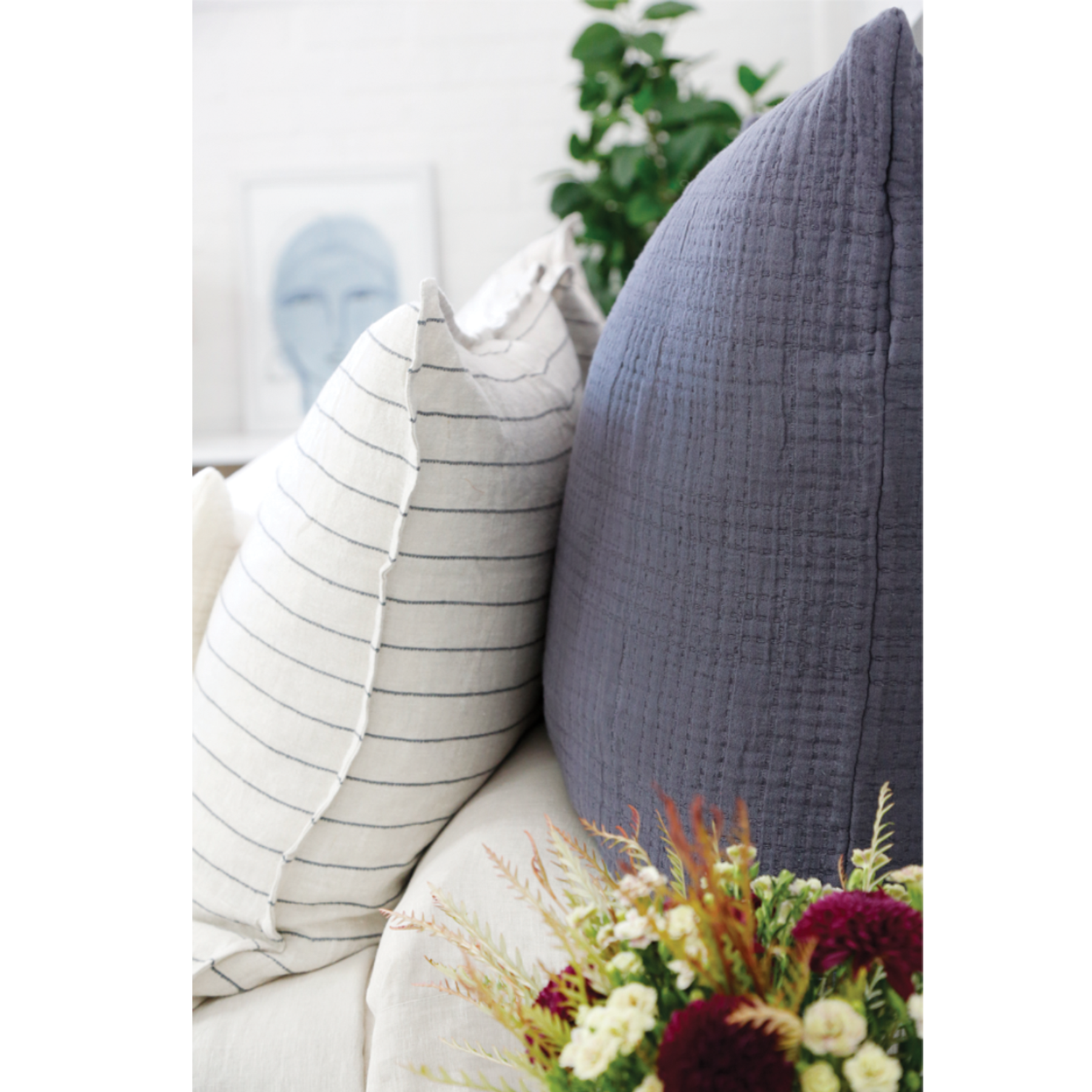 Cozy Arrowhead Fleece Blanket - Soft & Warm Throw for Bed, Couch, and Outdoor Camping - Perfect for Winter, Gifts, and Home Decor
