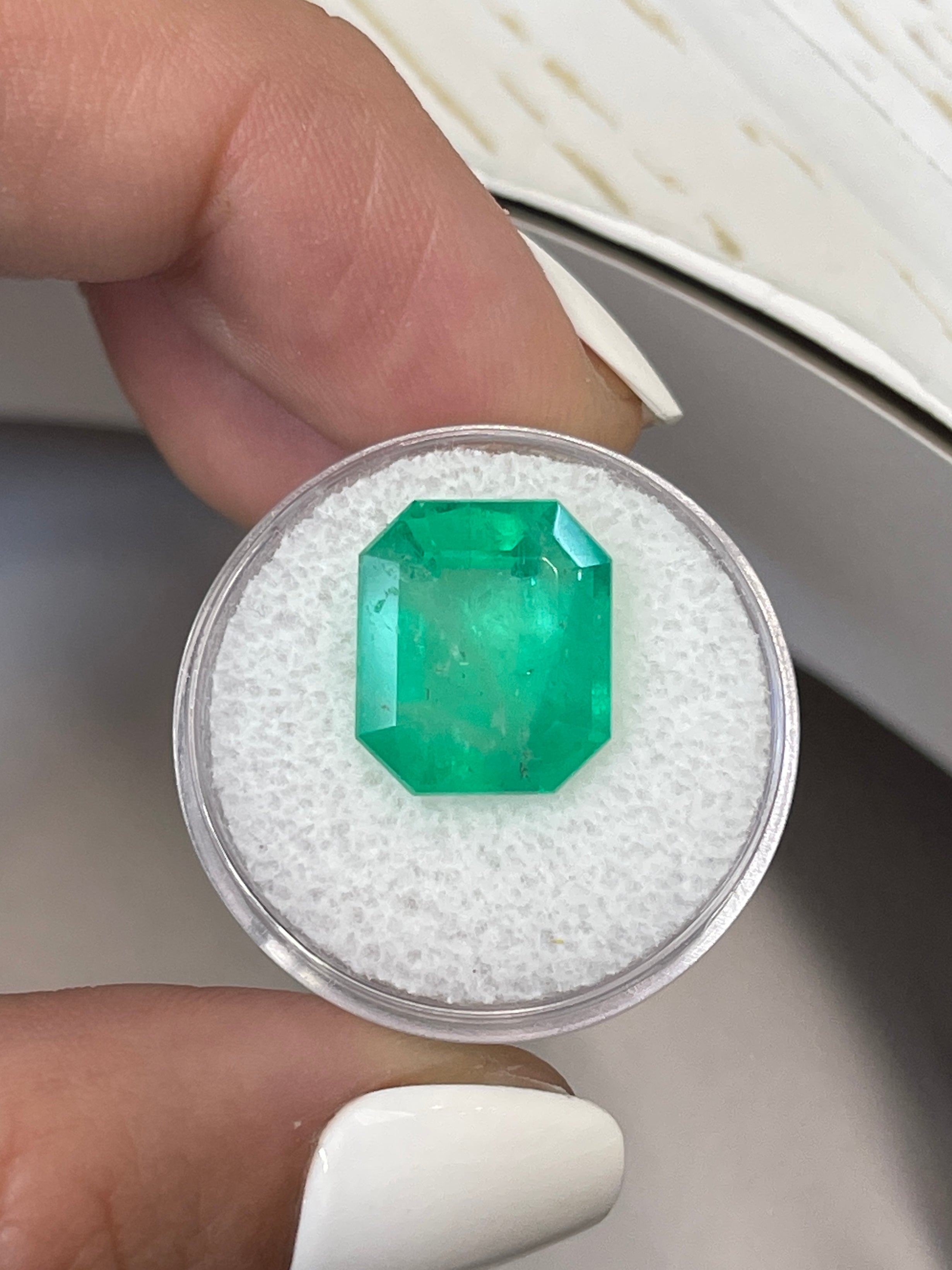 9.66 Carat 14x12mm Medium Emerald Cut Loose Colombian Emerald Gemstone for Jewelry Making - Engagement Rings, Pendants & Fine Jewelry Designs