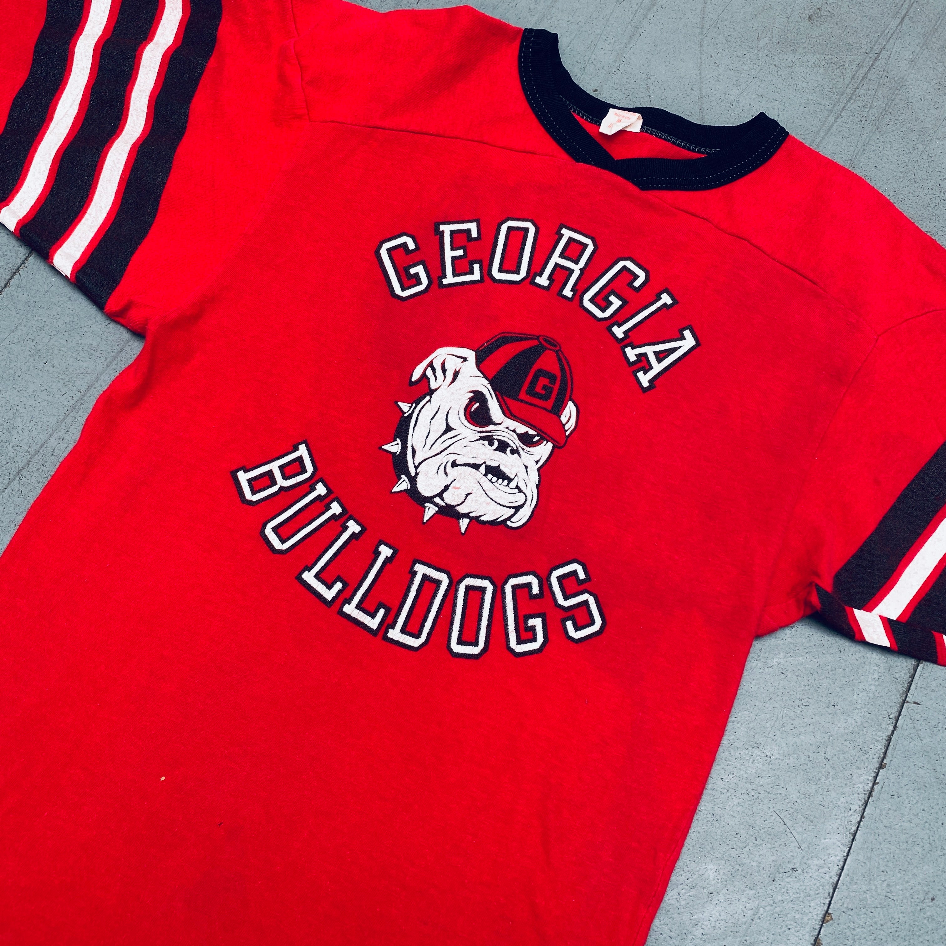 Georgia Bulldogs 1990s Vintage Spellout T-Shirt for Men - Retro College Football Fan Apparel, Game Day Outfit & Casual Wear
