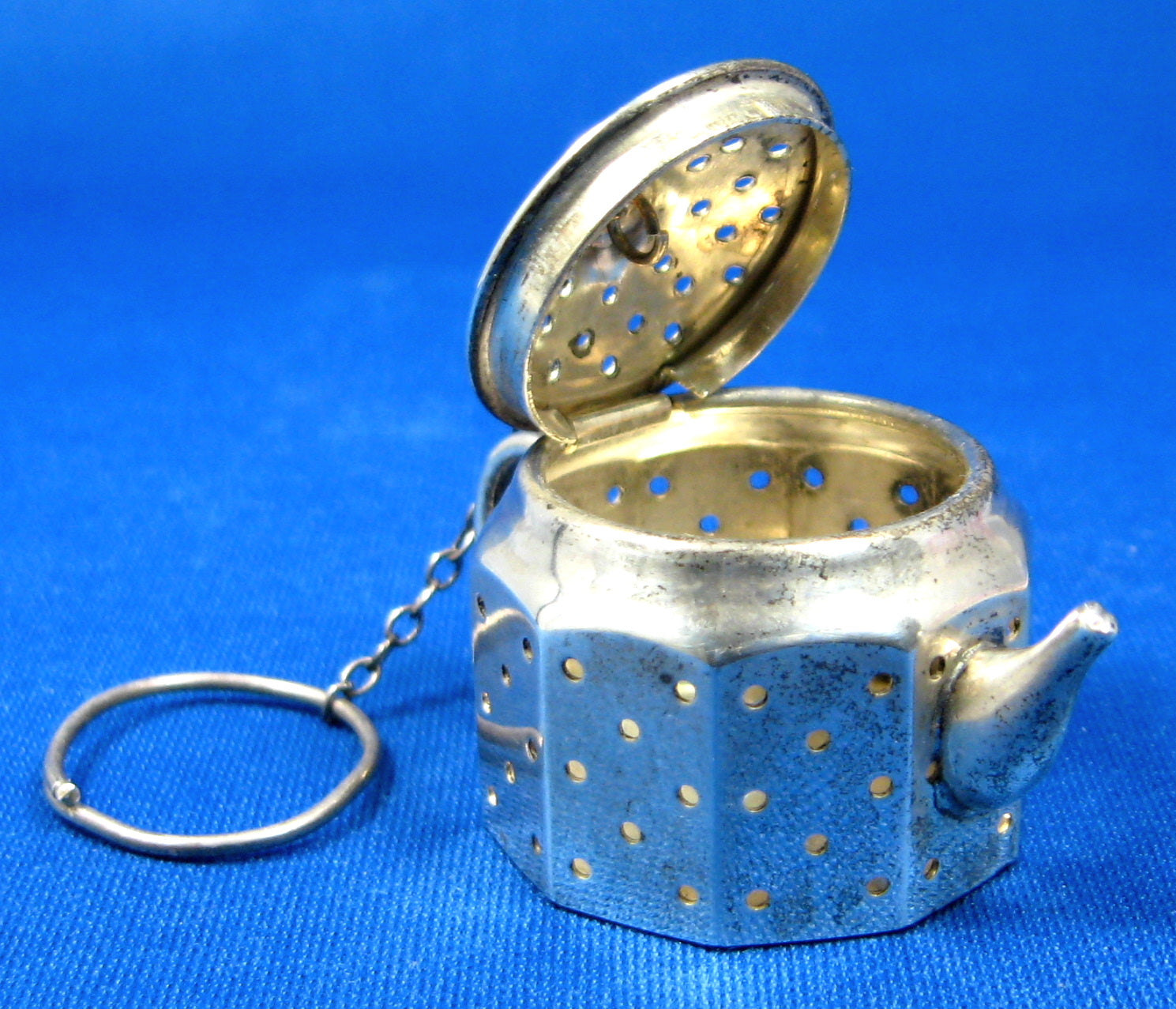 Vintage Sterling Silver Tea Infuser - Teapot Shape Tea Strainer with Chain - Amcraft 1920s Style - Perfect for Loose Leaf Tea Brewing, Tea Parties & Gift Giving