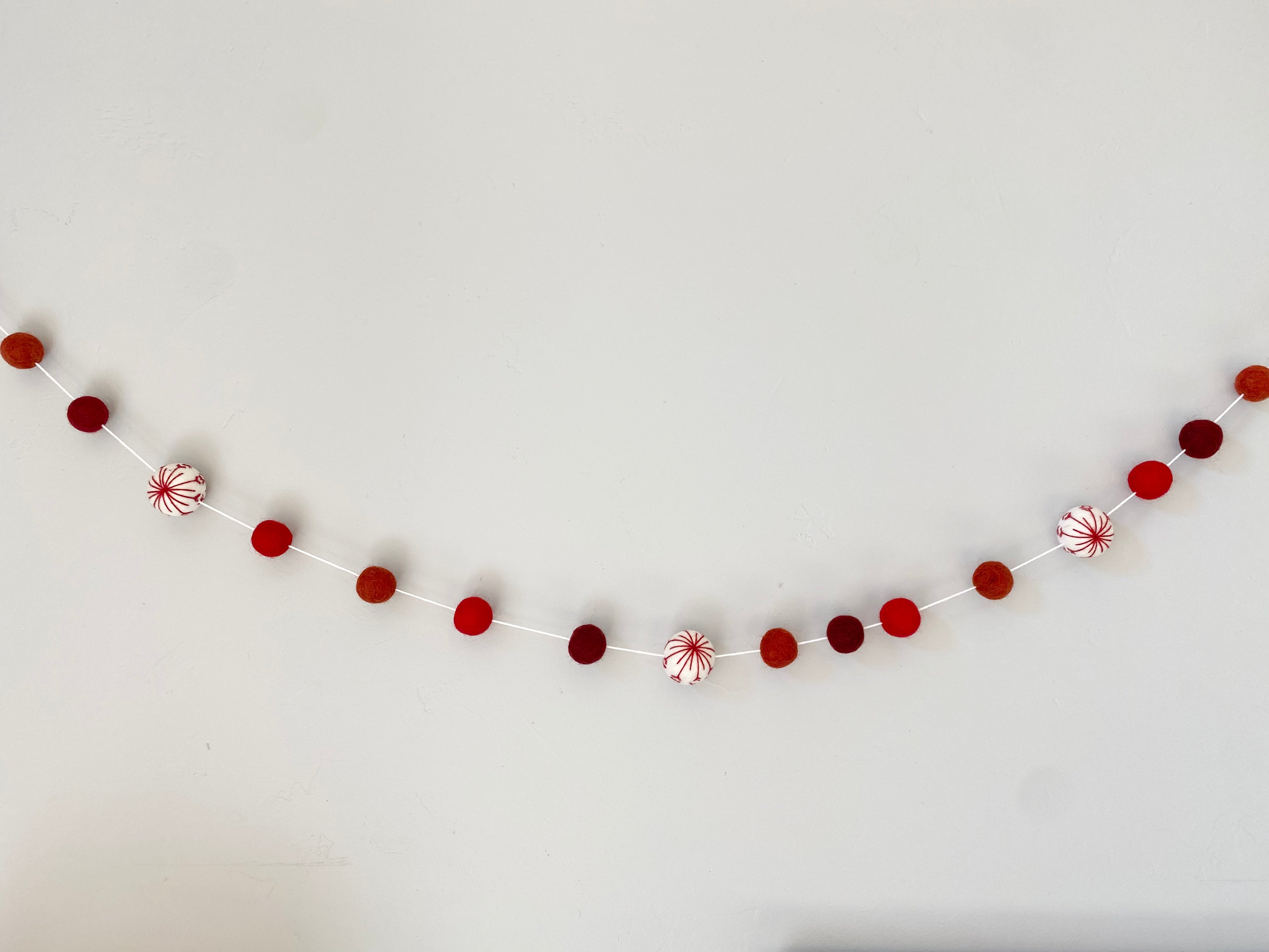 White Snowflake Ball Garland - Christmas Tree Decorations, Holiday Party Decor, Winter Wedding Decorations for Home & Office