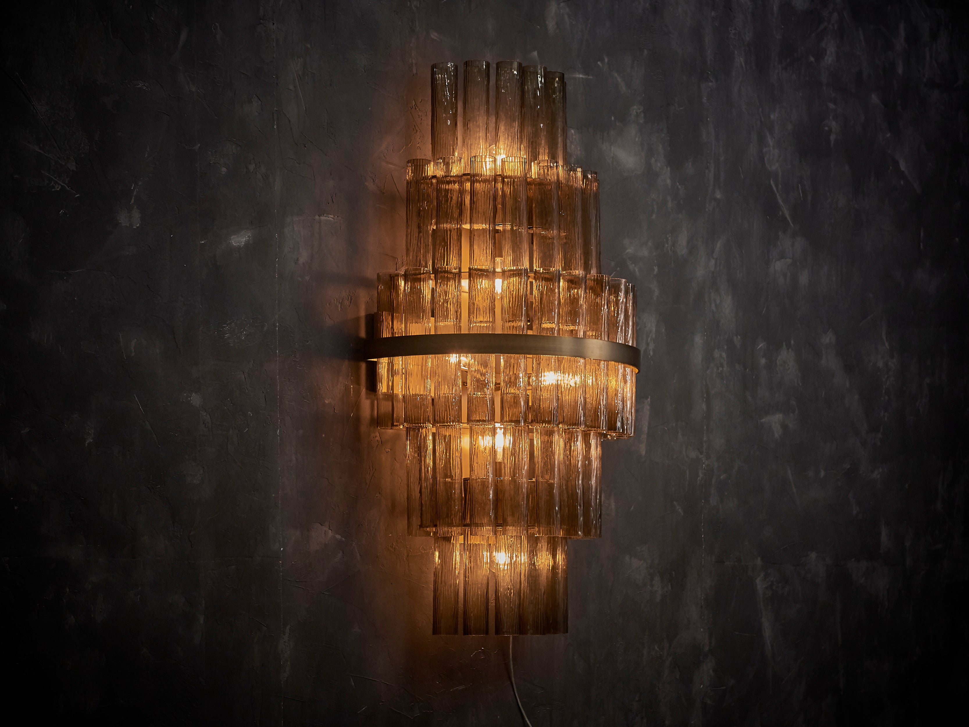 Puzo Modern Wall Sconce - Elegant Plug-in Light Fixture for Bedroom, Living Room & Hallway Decor