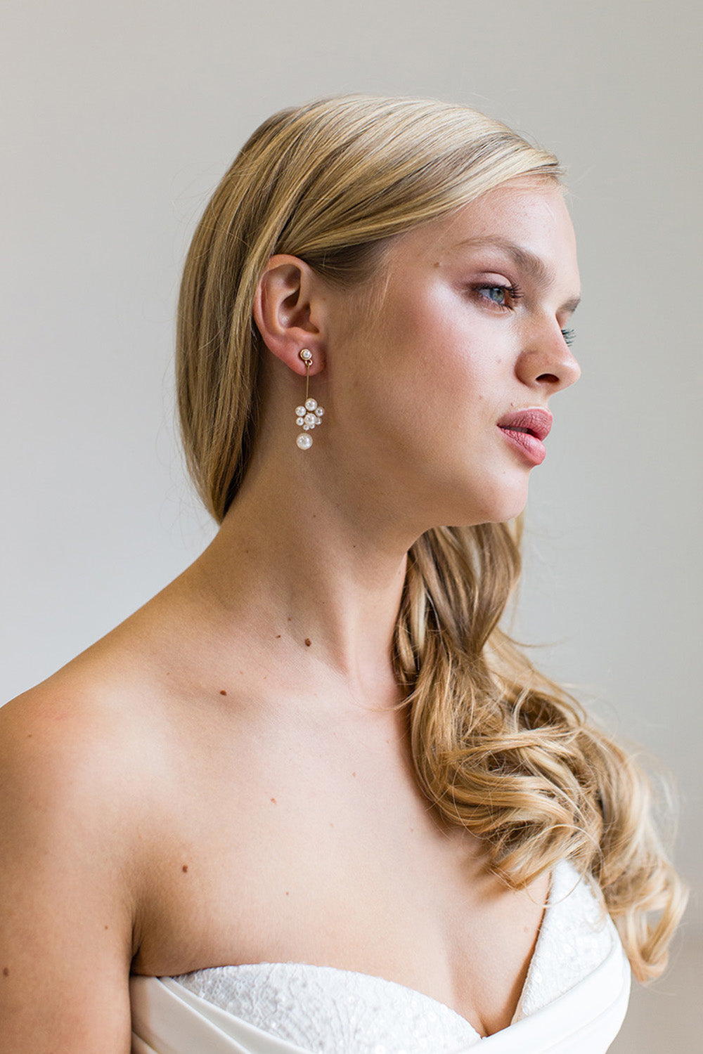 Stylish CASSIUS EARRINGS for Women - Trendy Gold Hoop Earrings for Everyday Wear - Perfect for Office, Party & Date Night Outfits