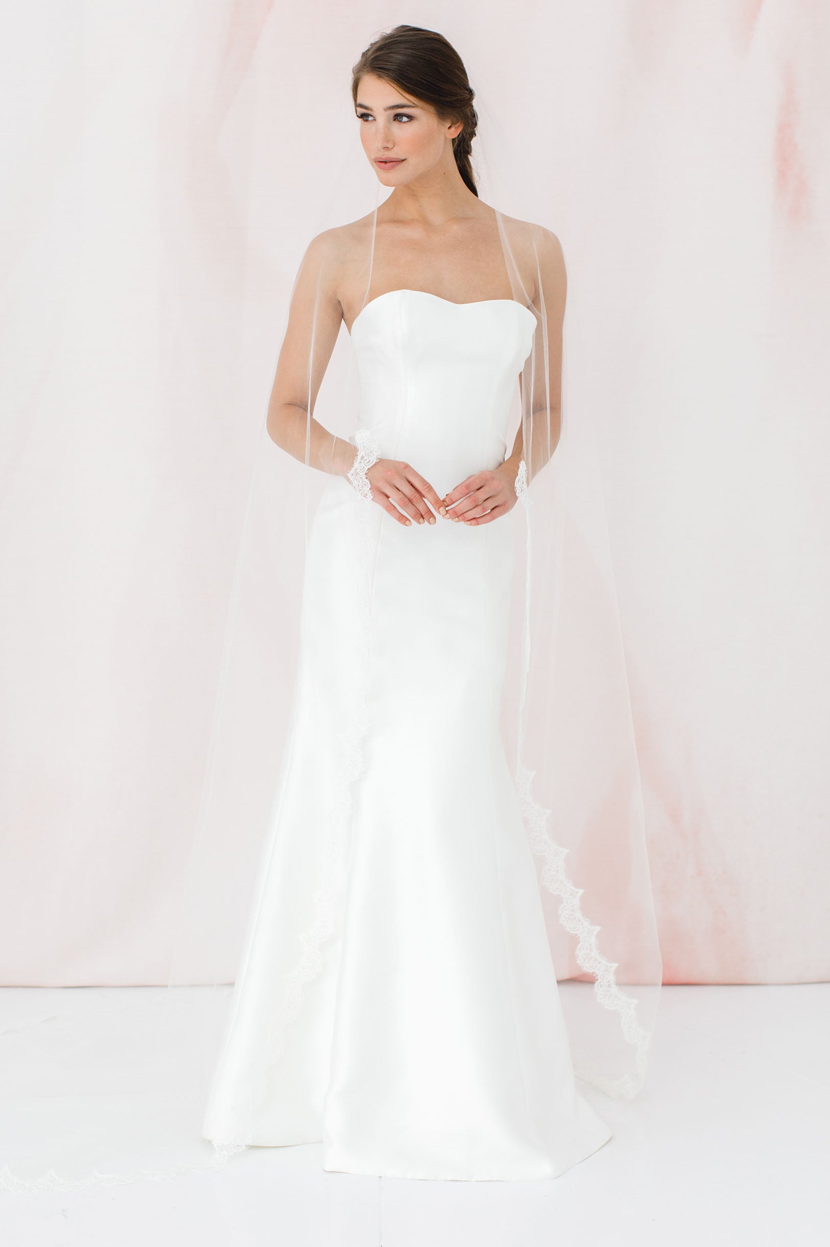 Amelie Illusion French Lace Scallop Edge Single Layer Wedding Veil - Perfect for Bridal Ceremonies, Photos & Romantic Occasions